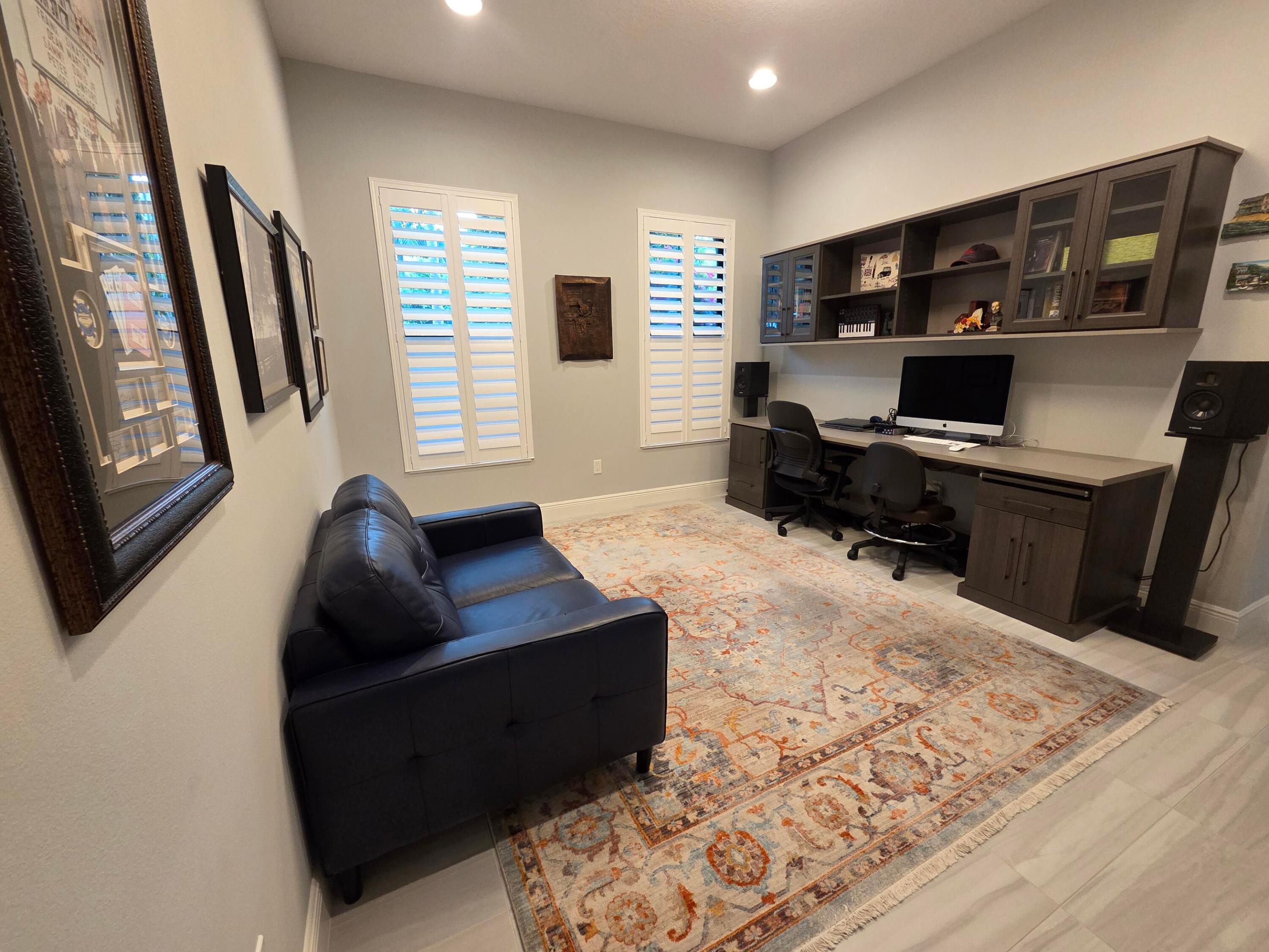 8125 Hobbes Way