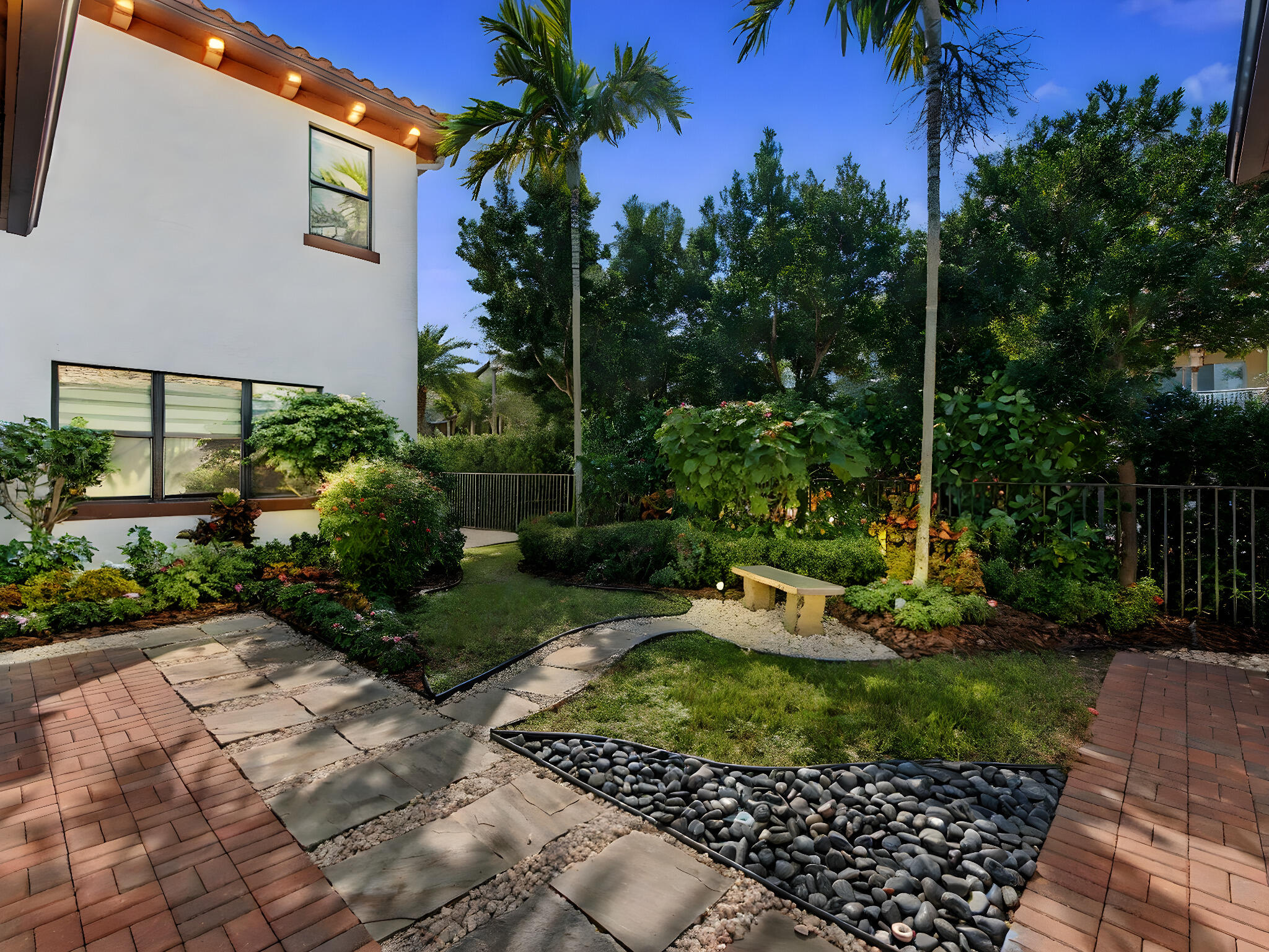 8125 Hobbes Way