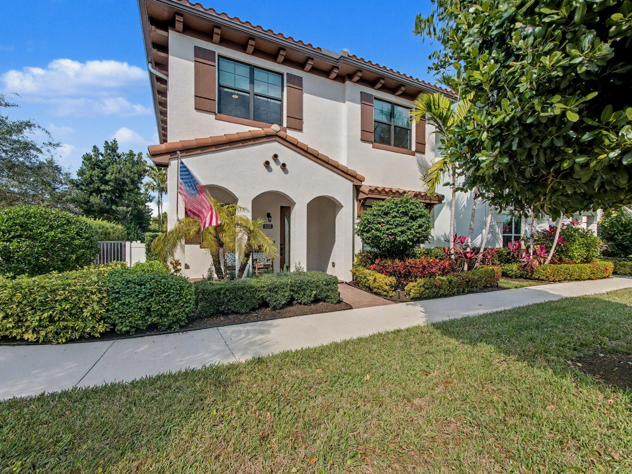 8125 Hobbes Way