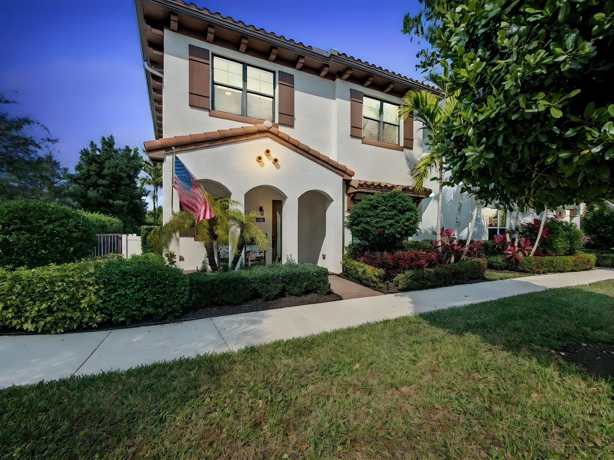 8125 Hobbes Way