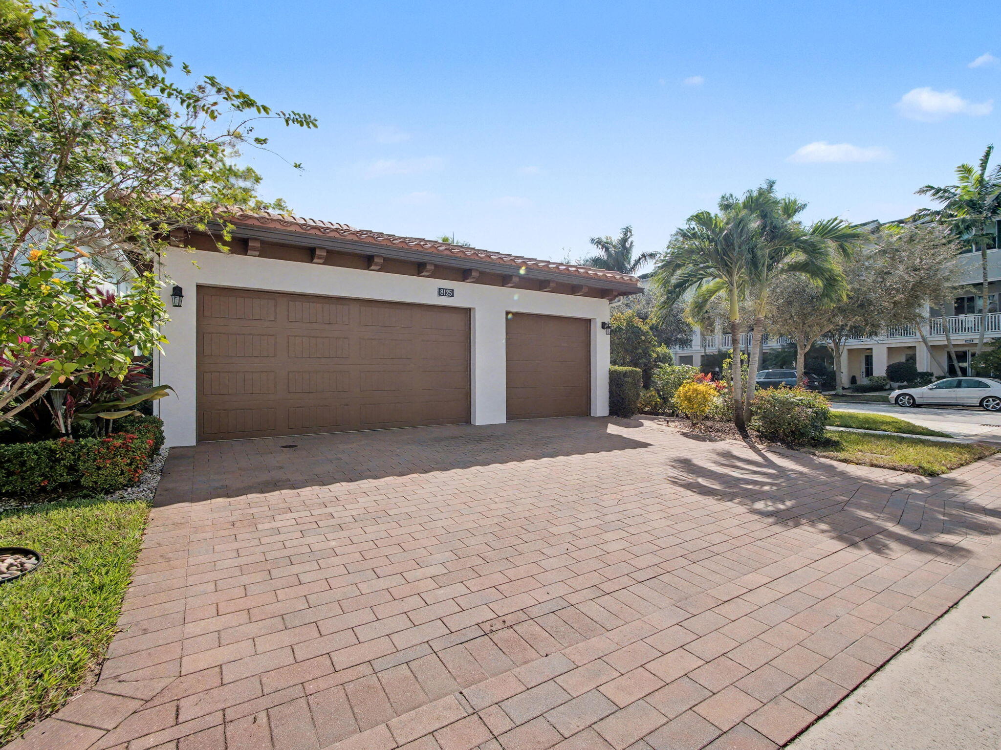 8125 Hobbes Way