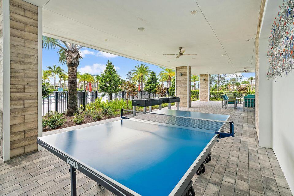 8125 Hobbes Way