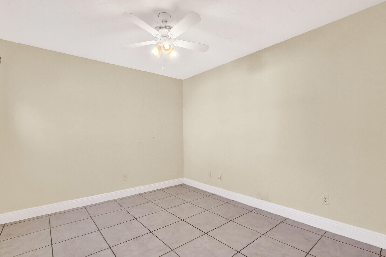 8074 SE River Lane Lane