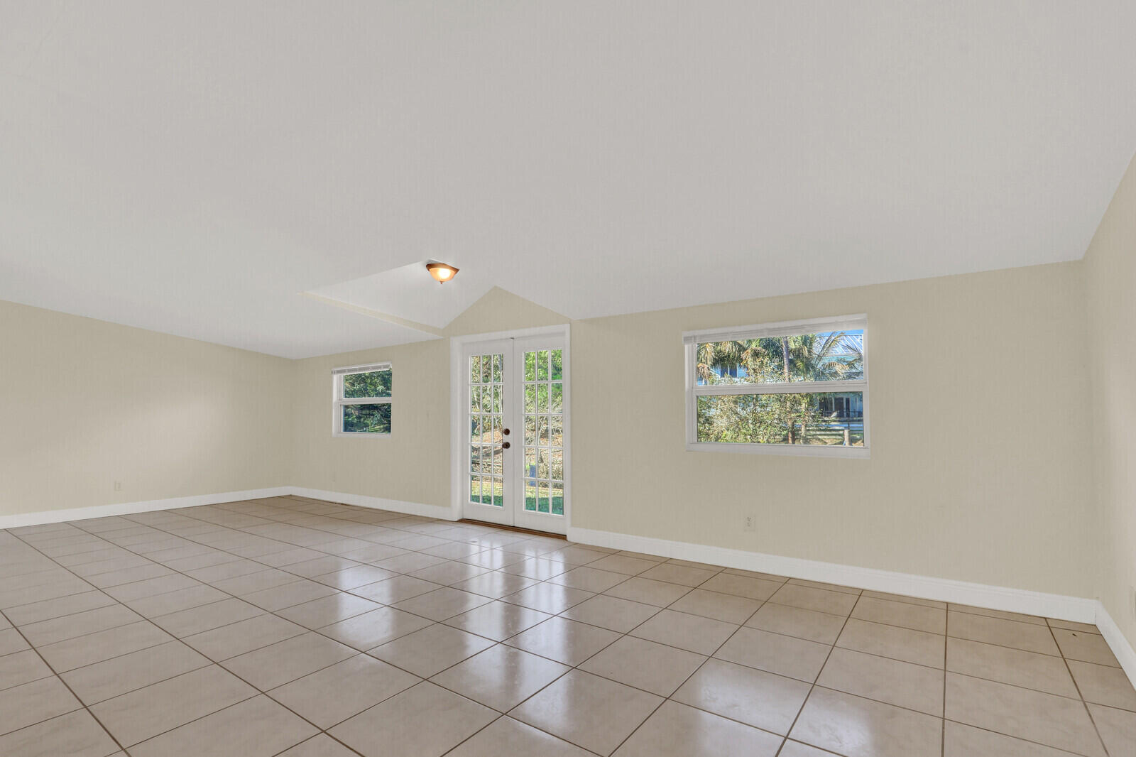 8074 SE River Lane Lane