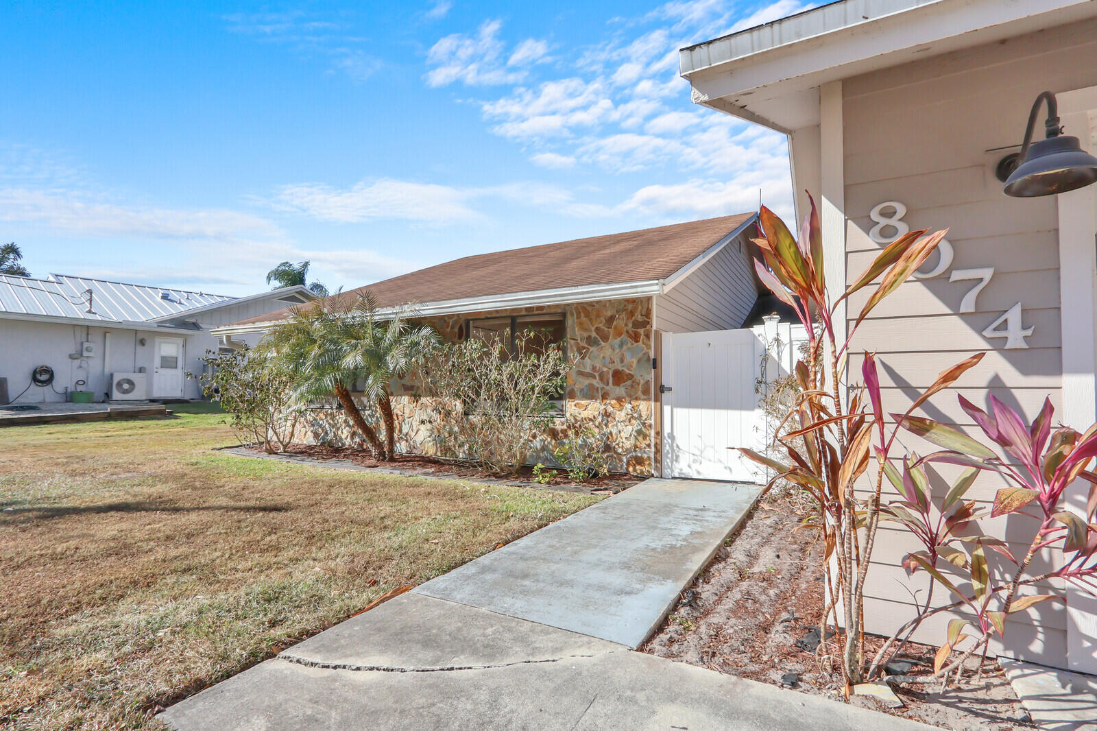 8074 SE River Lane Lane