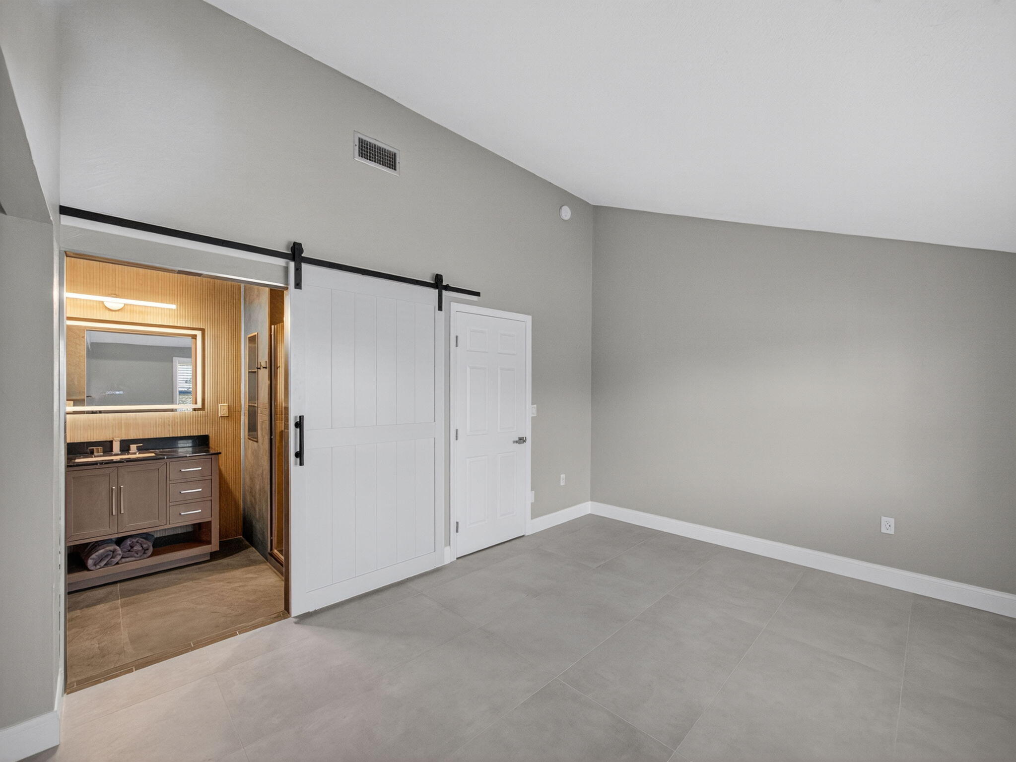 1002 Shorewinds Drive