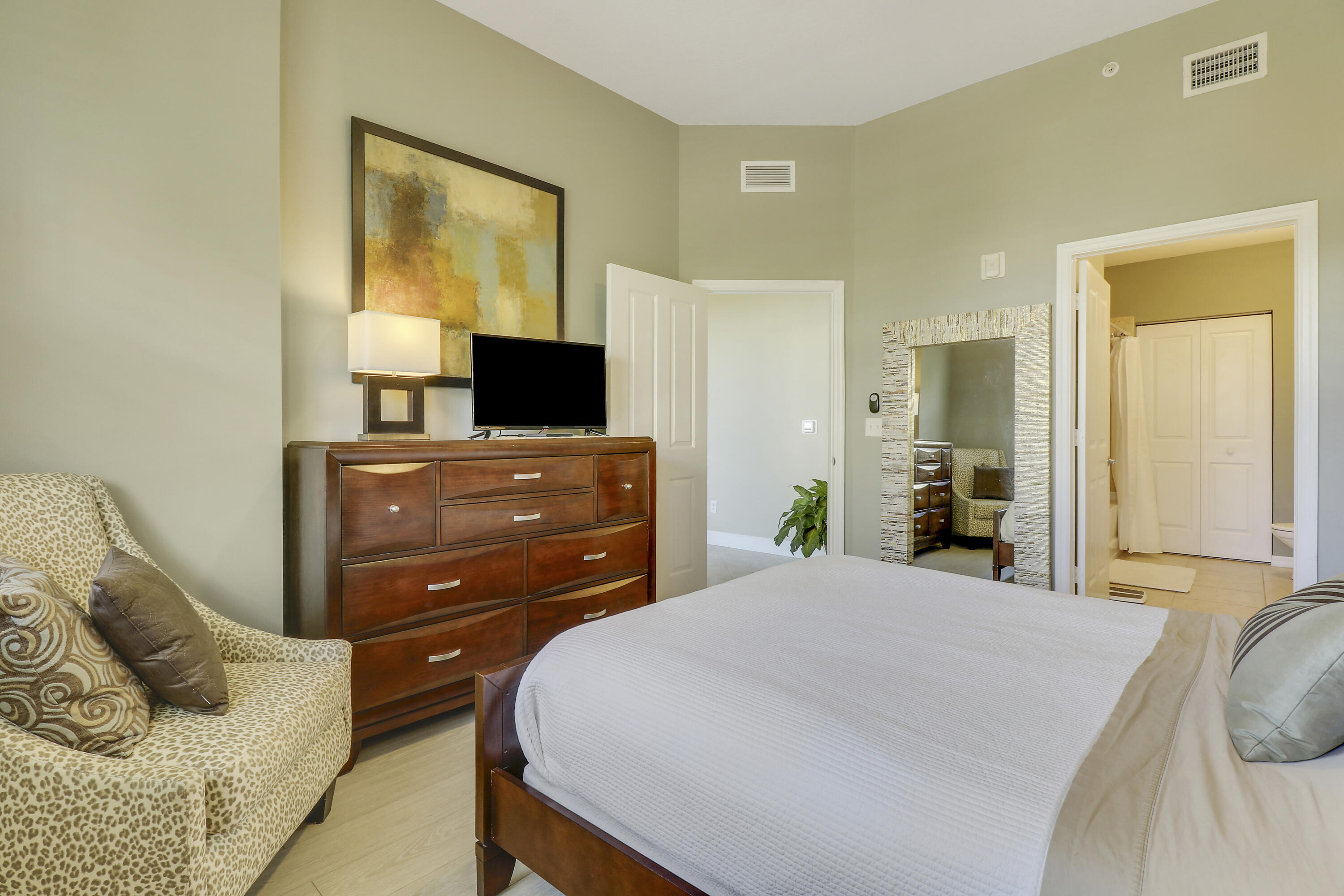 600 S Dixie Highway 405