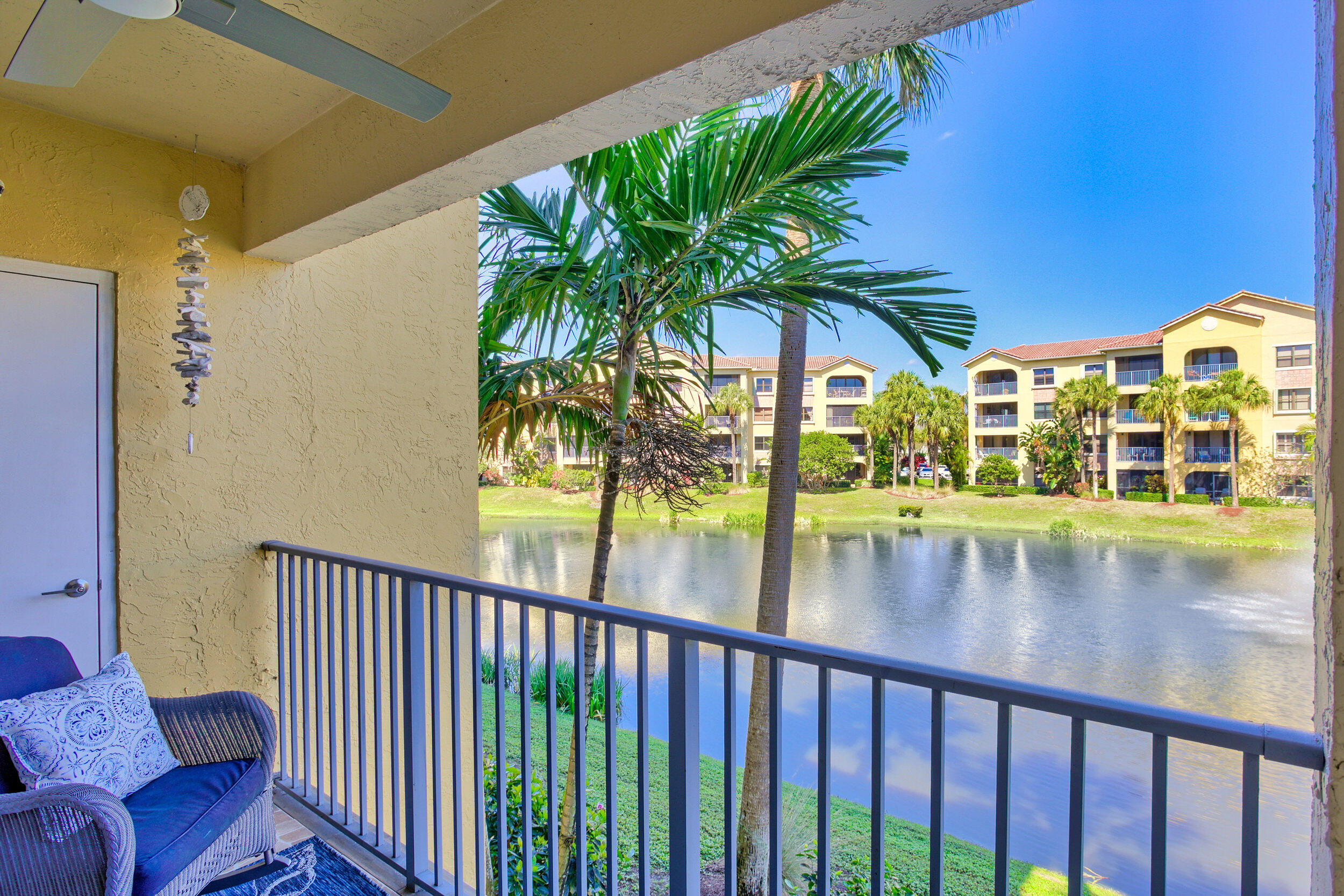 400 Uno Lago Drive 204