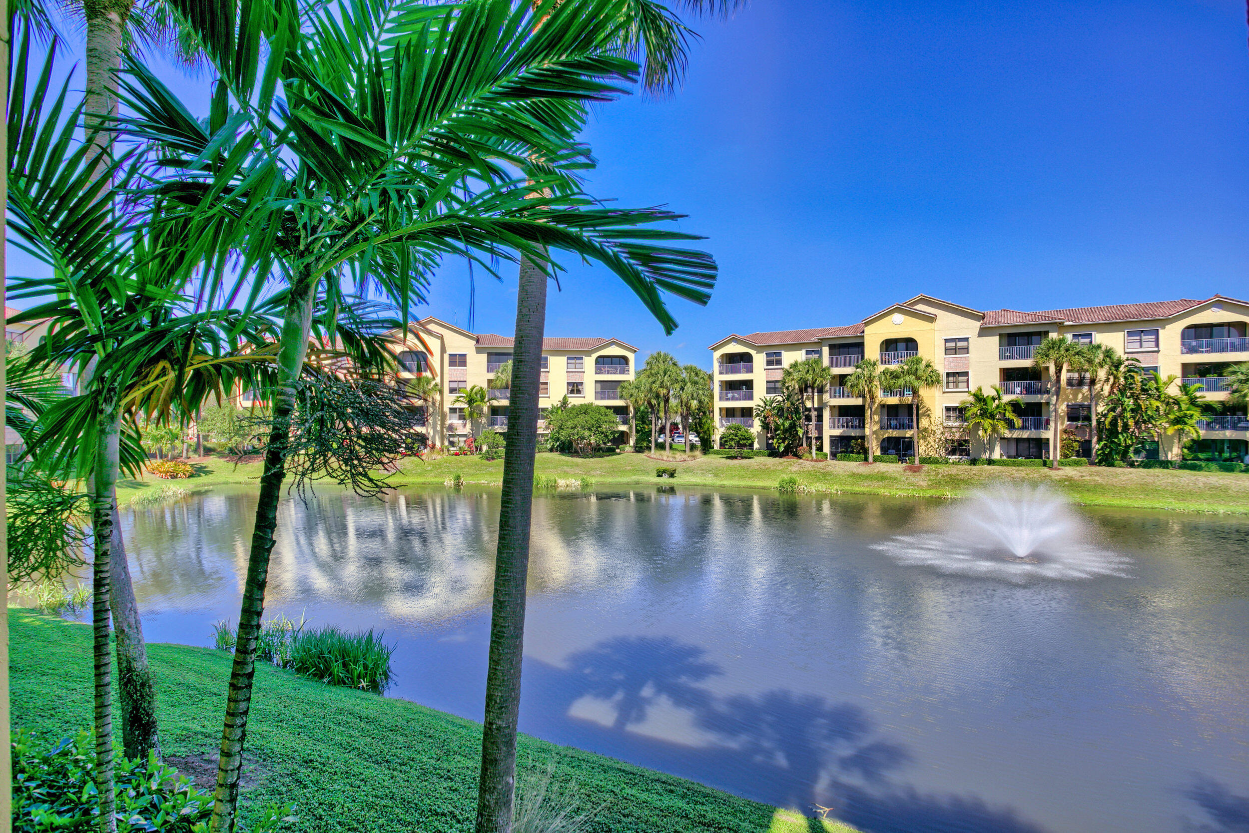 400 Uno Lago Drive 204