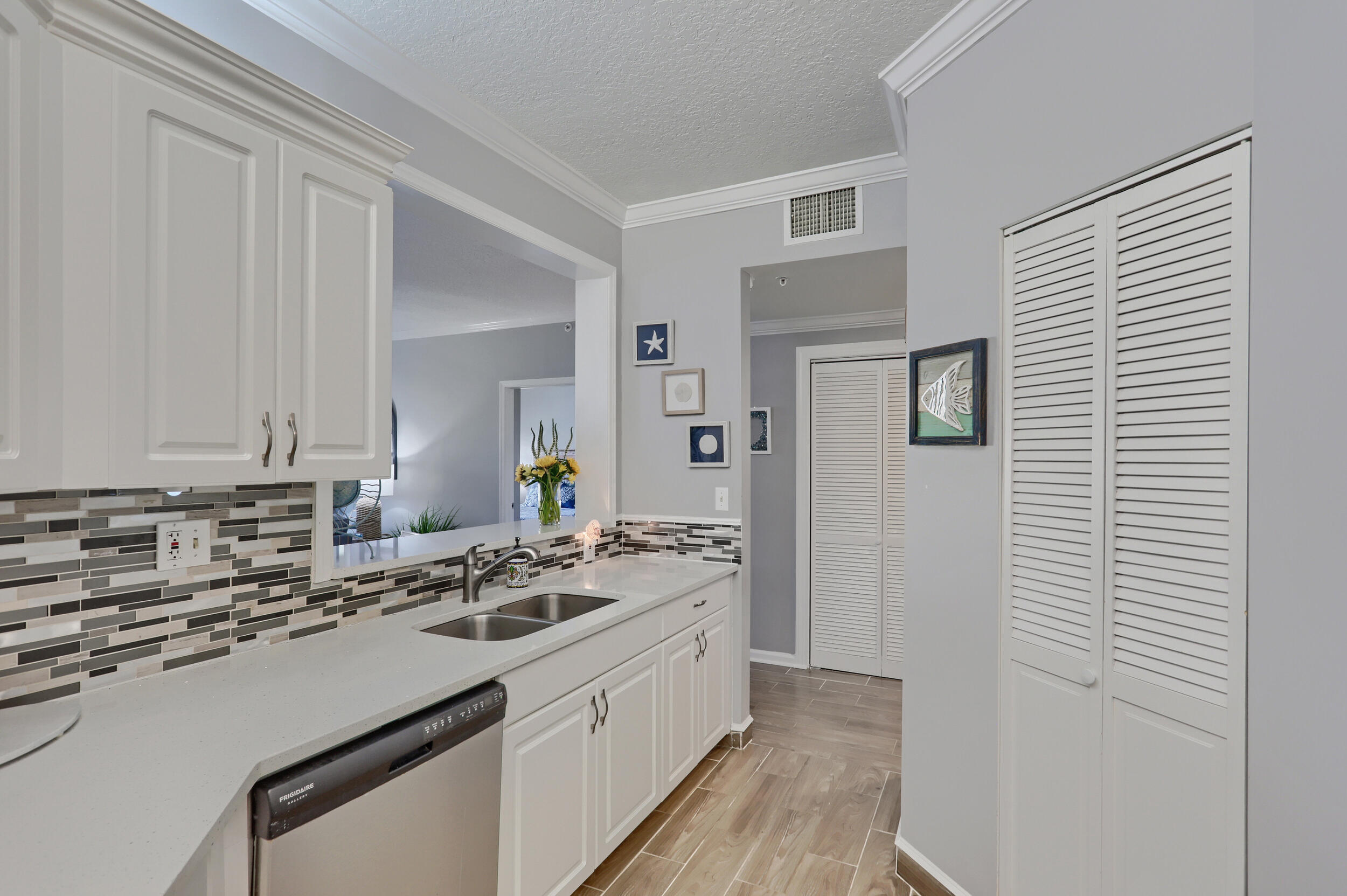 400 Uno Lago Drive 204