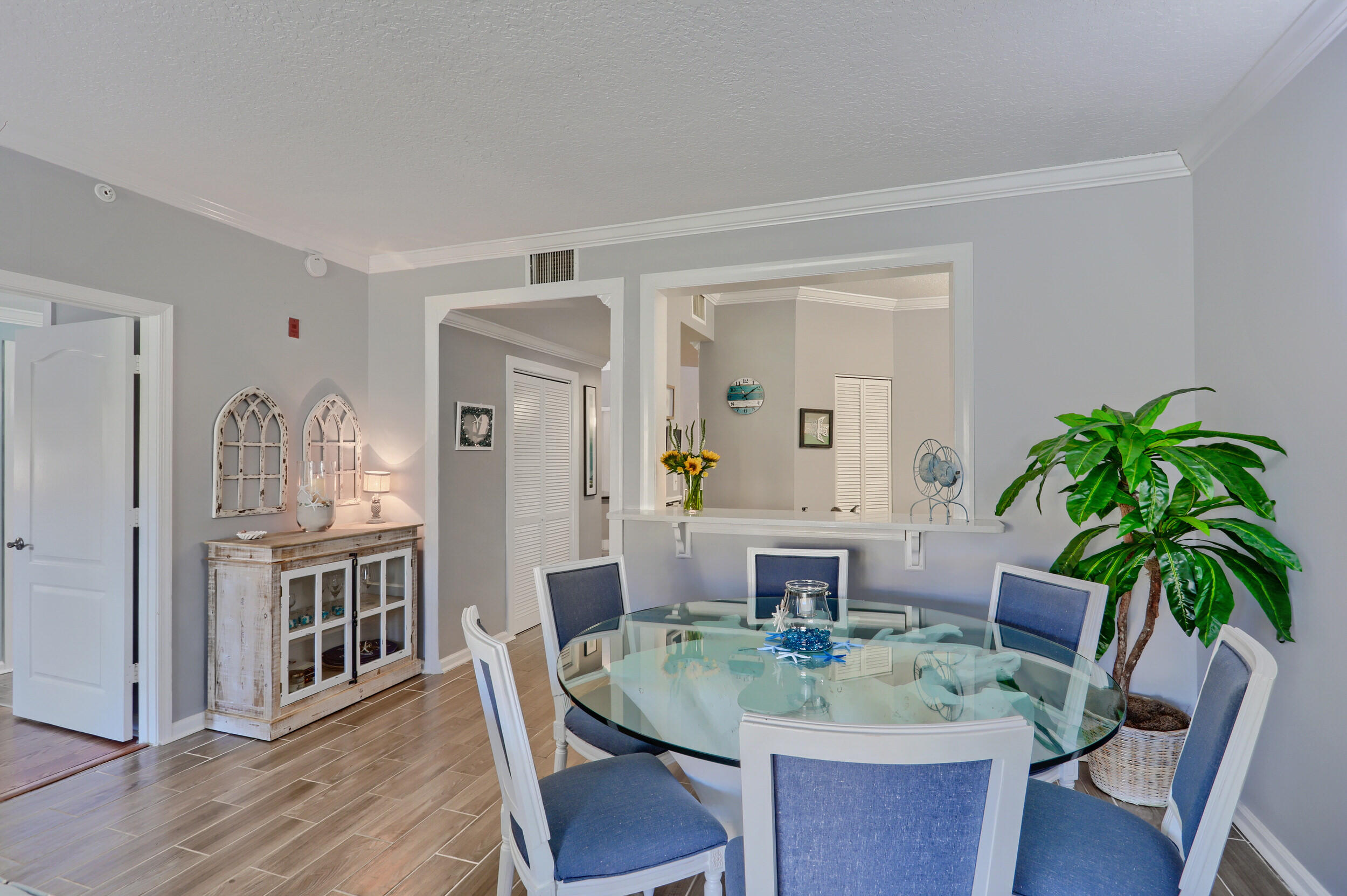 400 Uno Lago Drive 204
