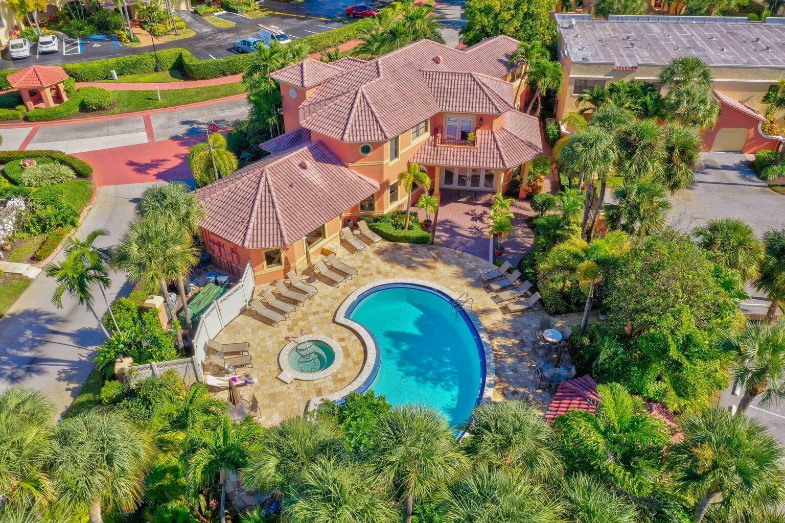 300 Uno Lago Drive 305