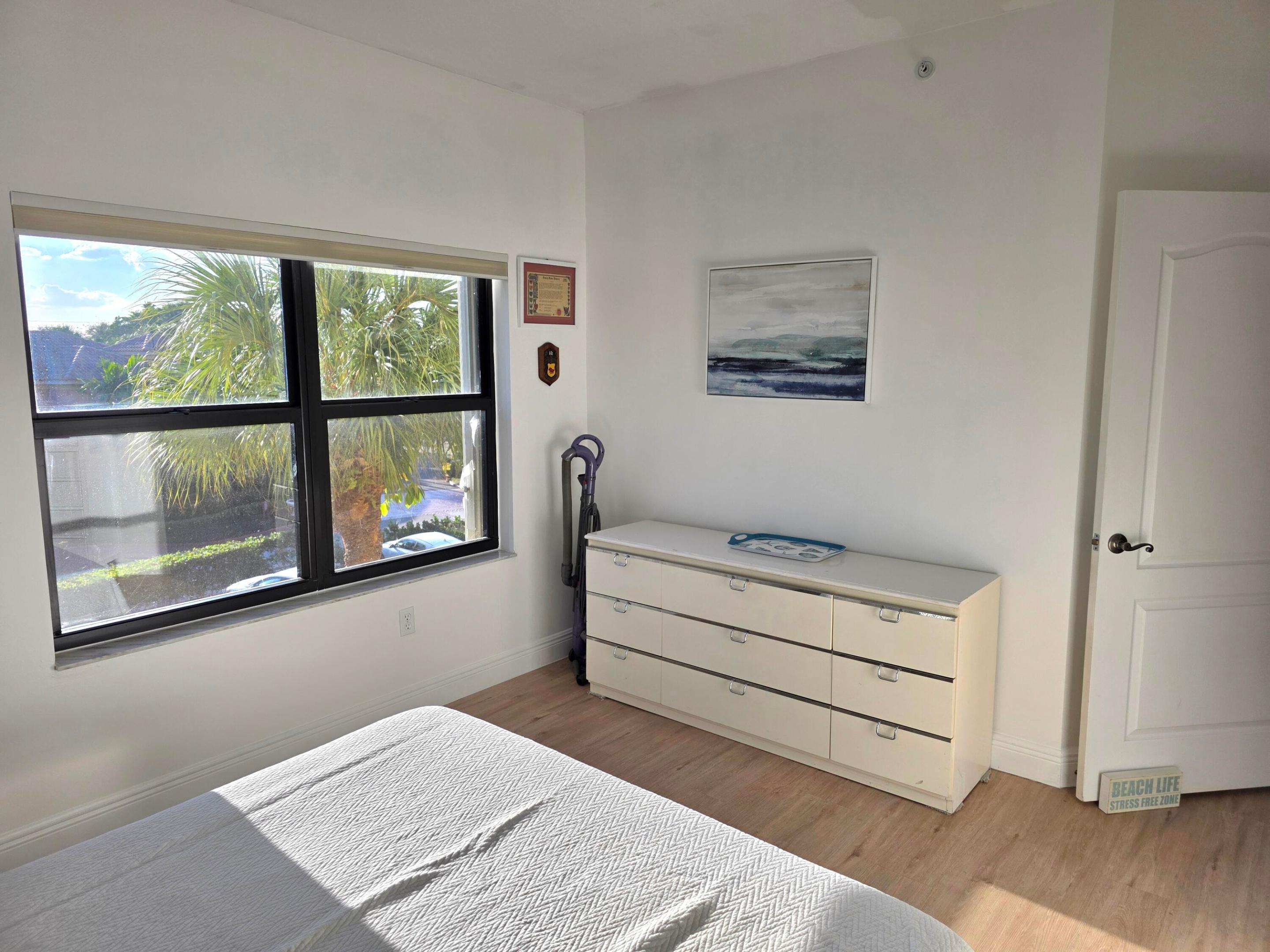 300 Uno Lago Drive 305