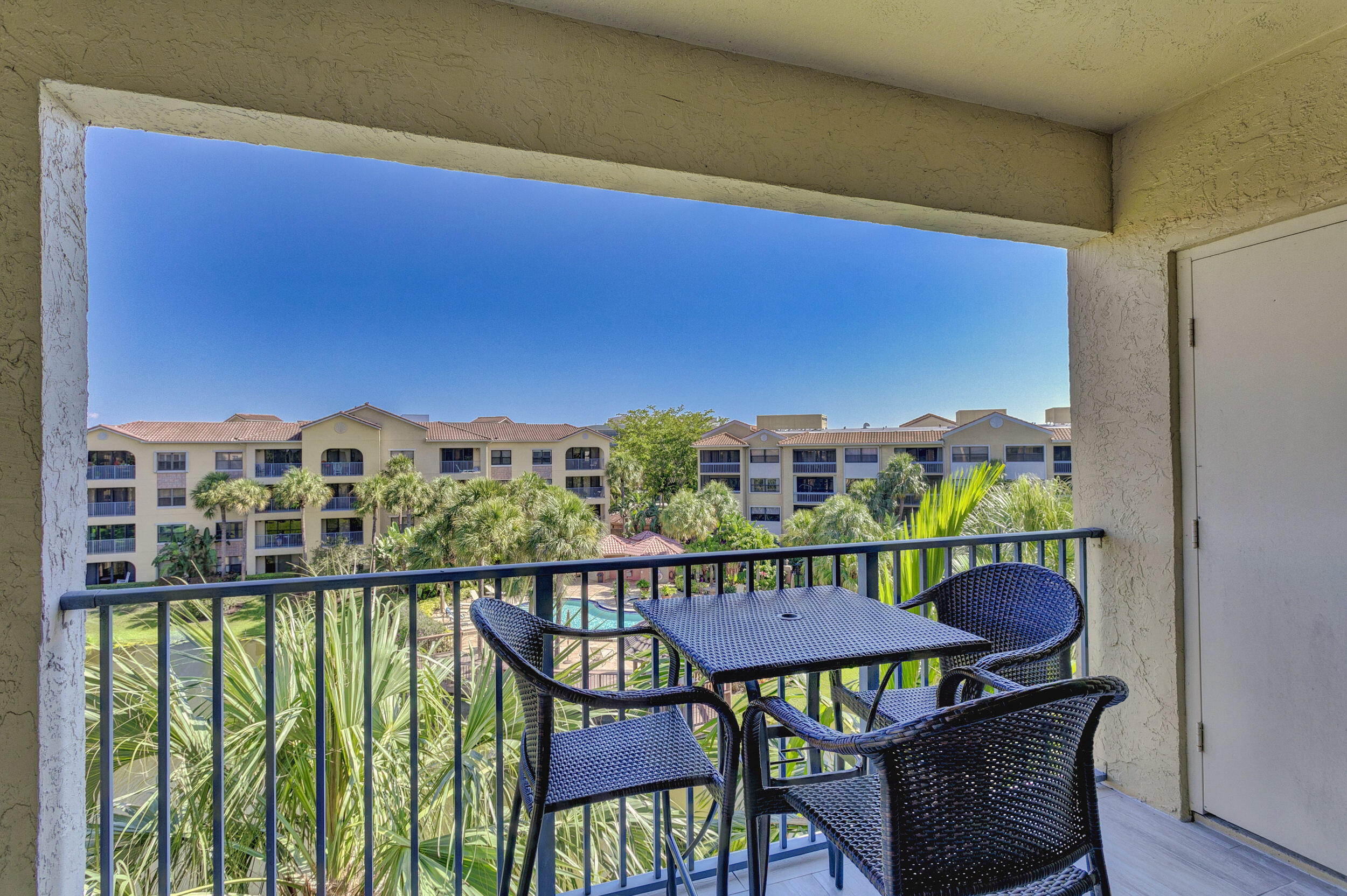 500 Uno Lago Drive 402