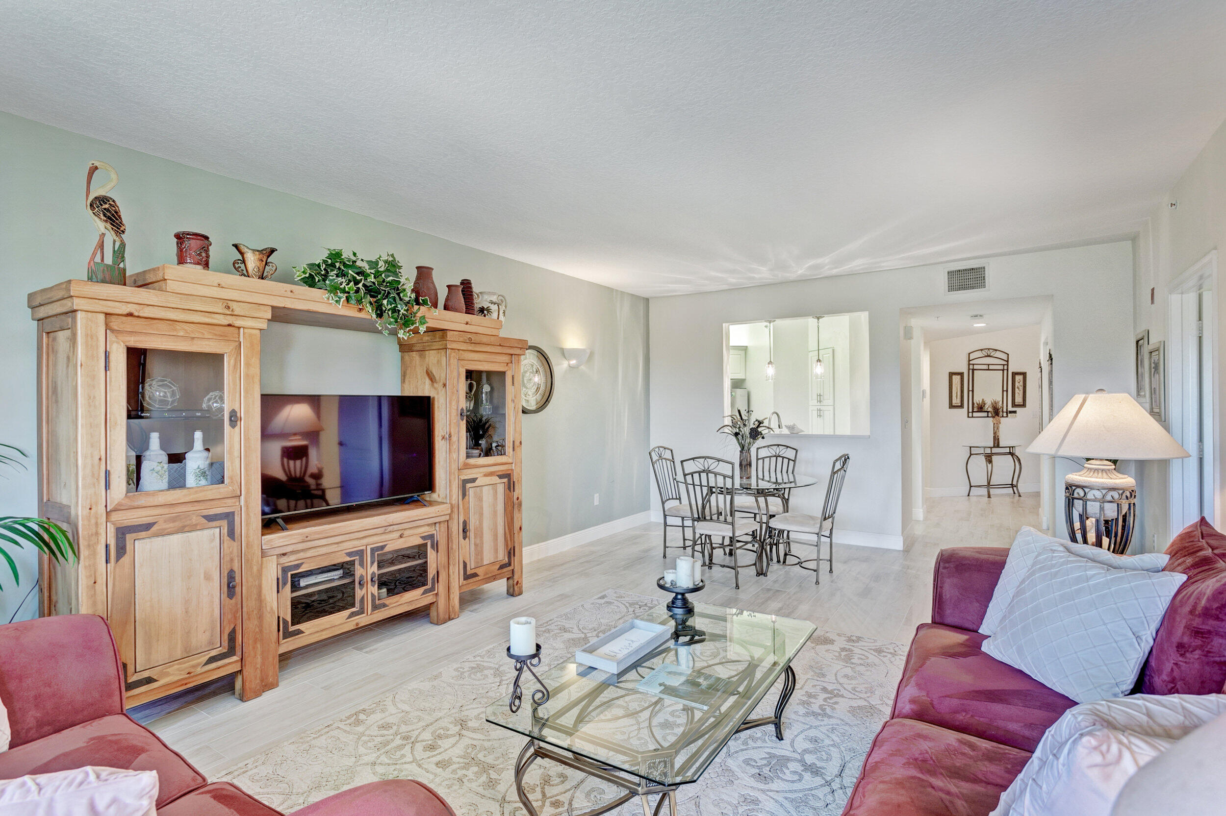 500 Uno Lago Drive 402
