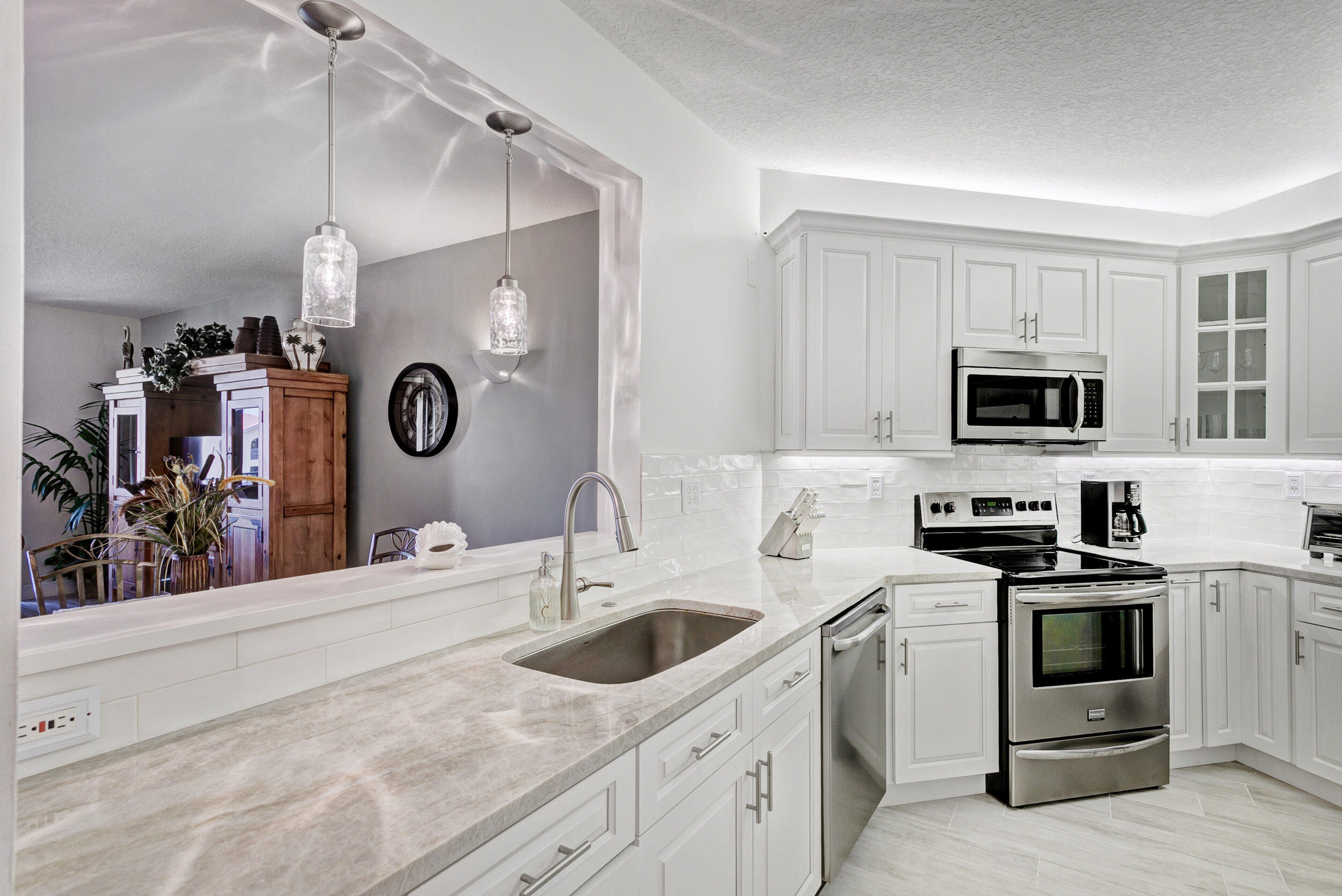 500 Uno Lago Drive 402