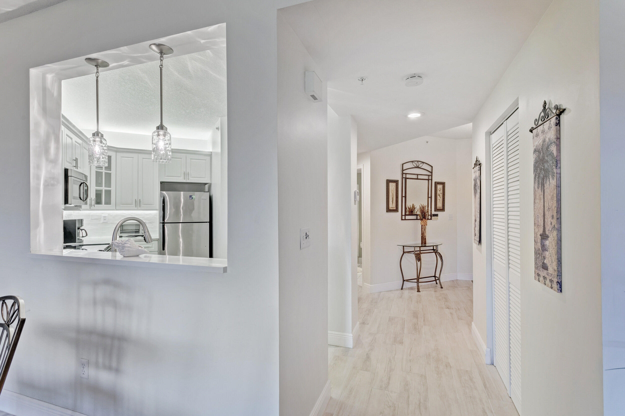 500 Uno Lago Drive 402