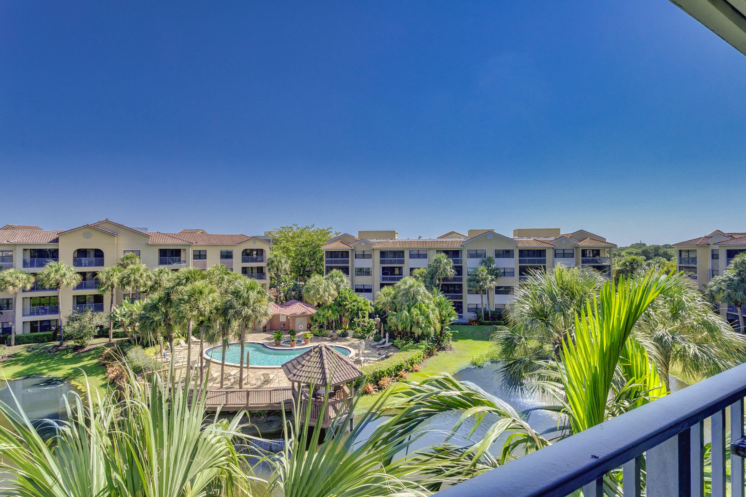 500 Uno Lago Drive 402