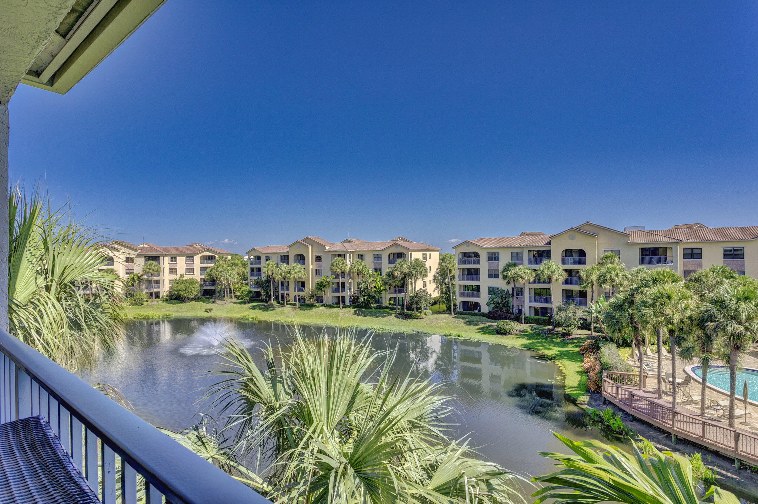 500 Uno Lago Drive 402