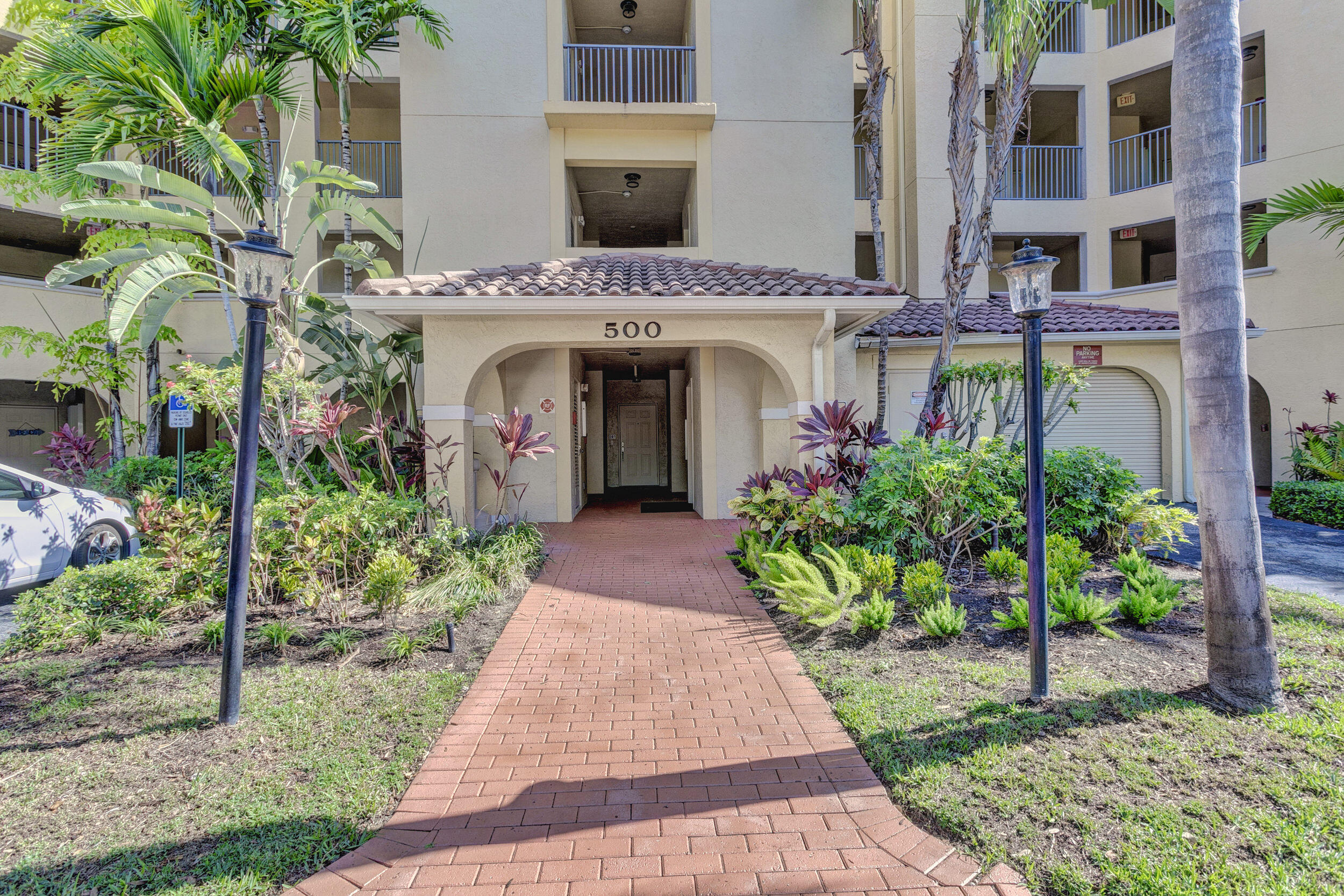 500 Uno Lago Drive 402