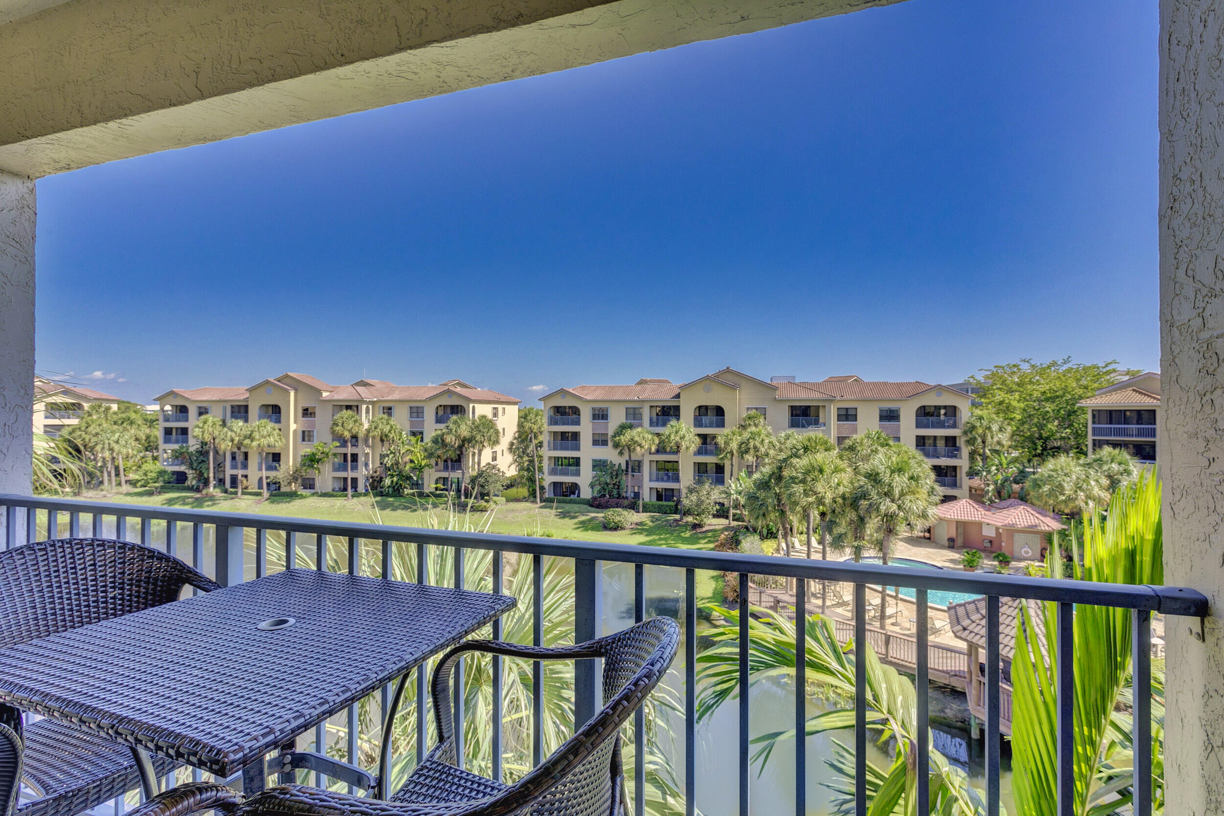 500 Uno Lago Drive 402