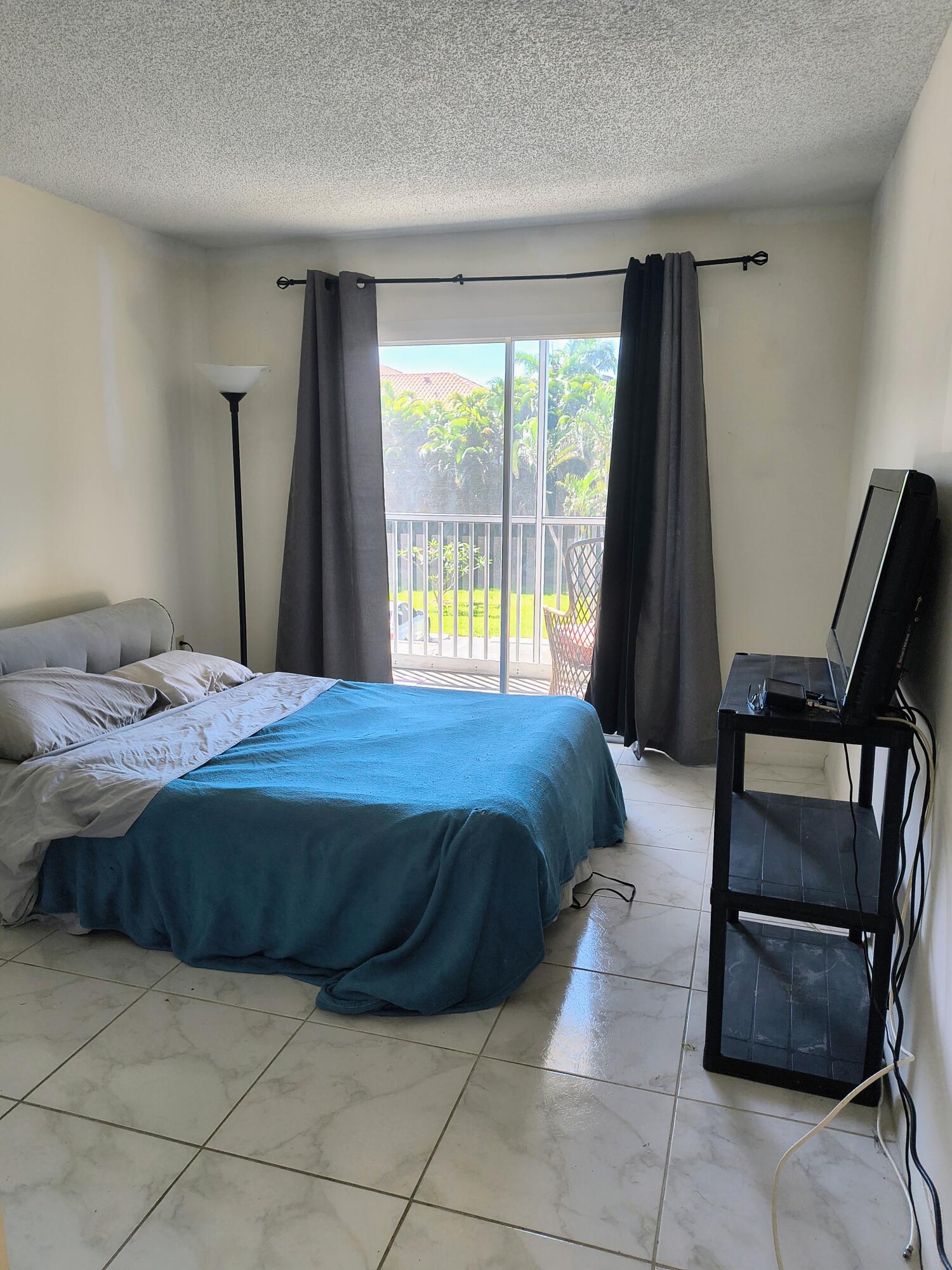 1516 S Lakeside Drive 218