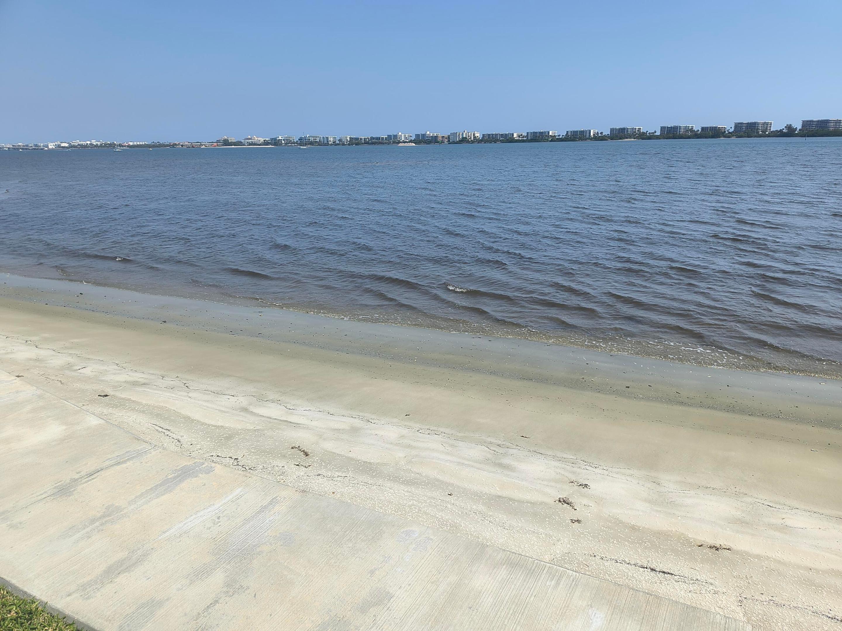 1516 S Lakeside Drive 218