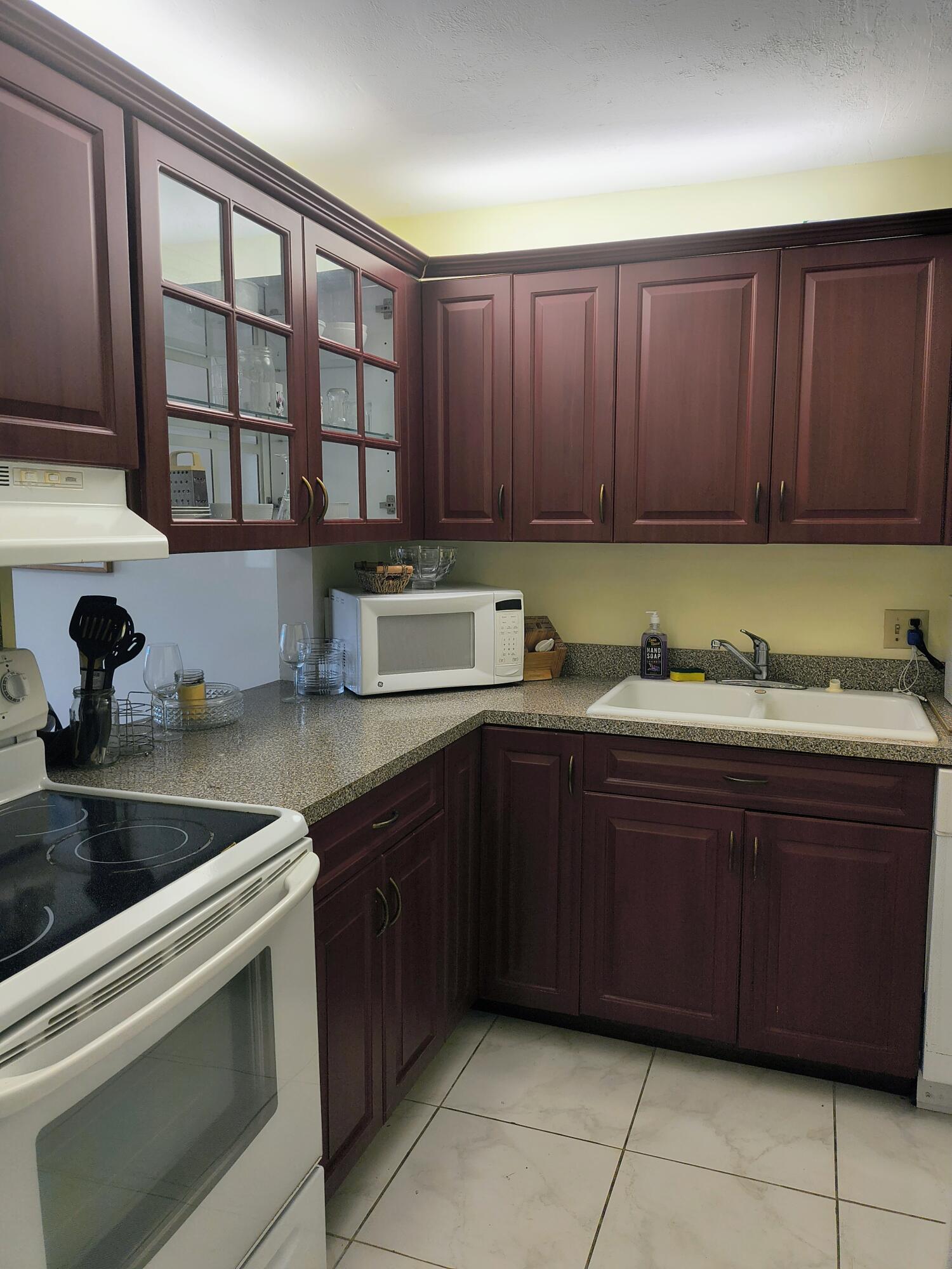 1516 S Lakeside Drive 218