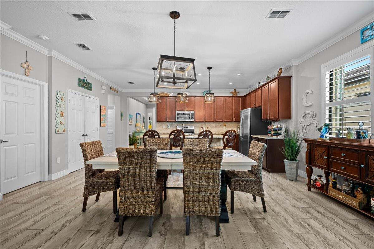 1635 Willows Square