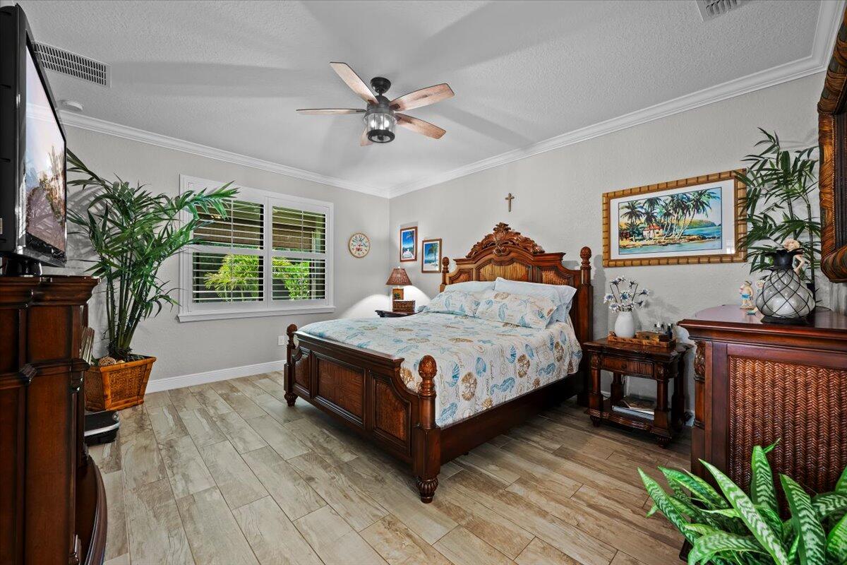 1635 Willows Square