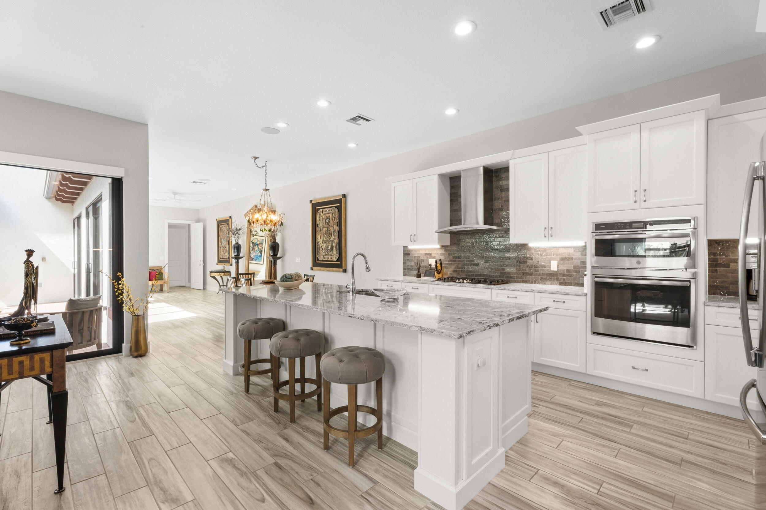 2093 Dickens Terrace