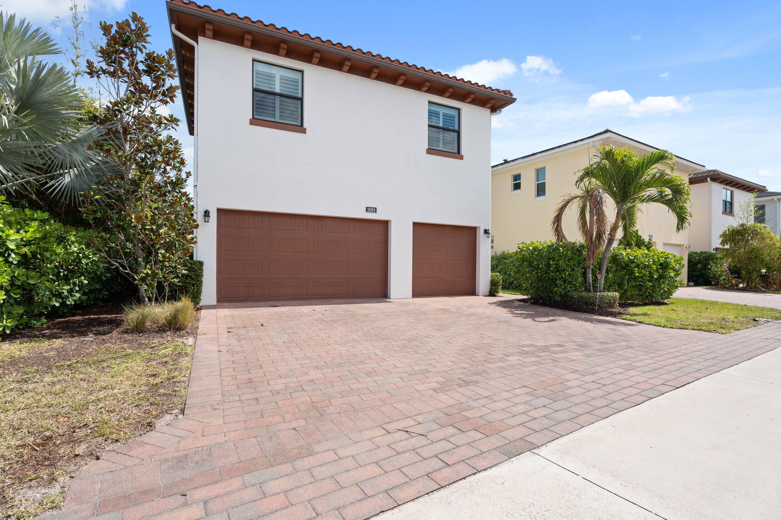 2093 Dickens Terrace