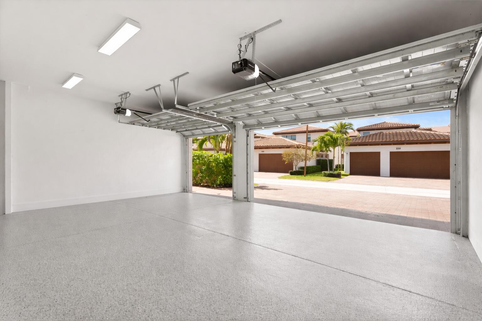 2093 Dickens Terrace