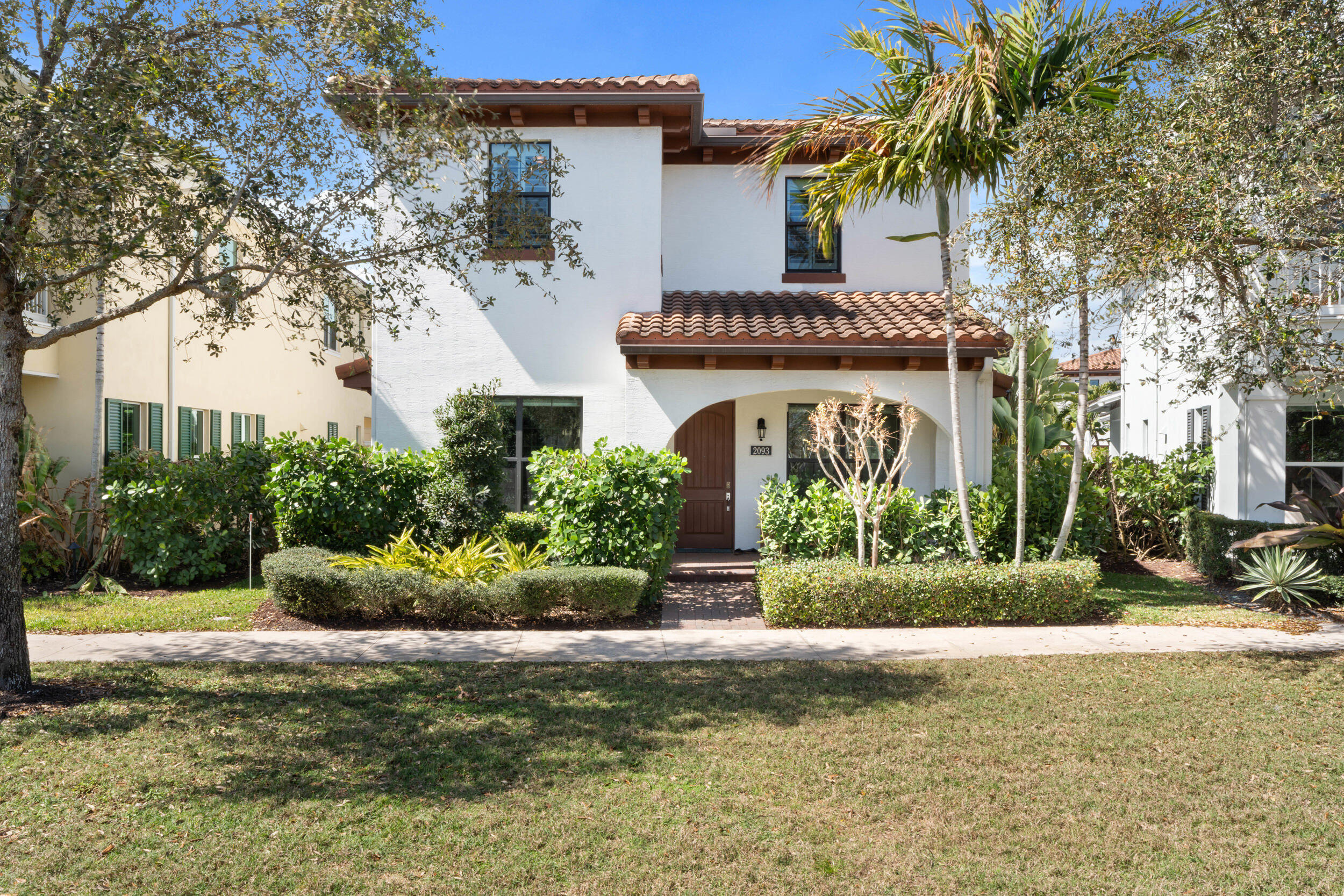 2093 Dickens Terrace