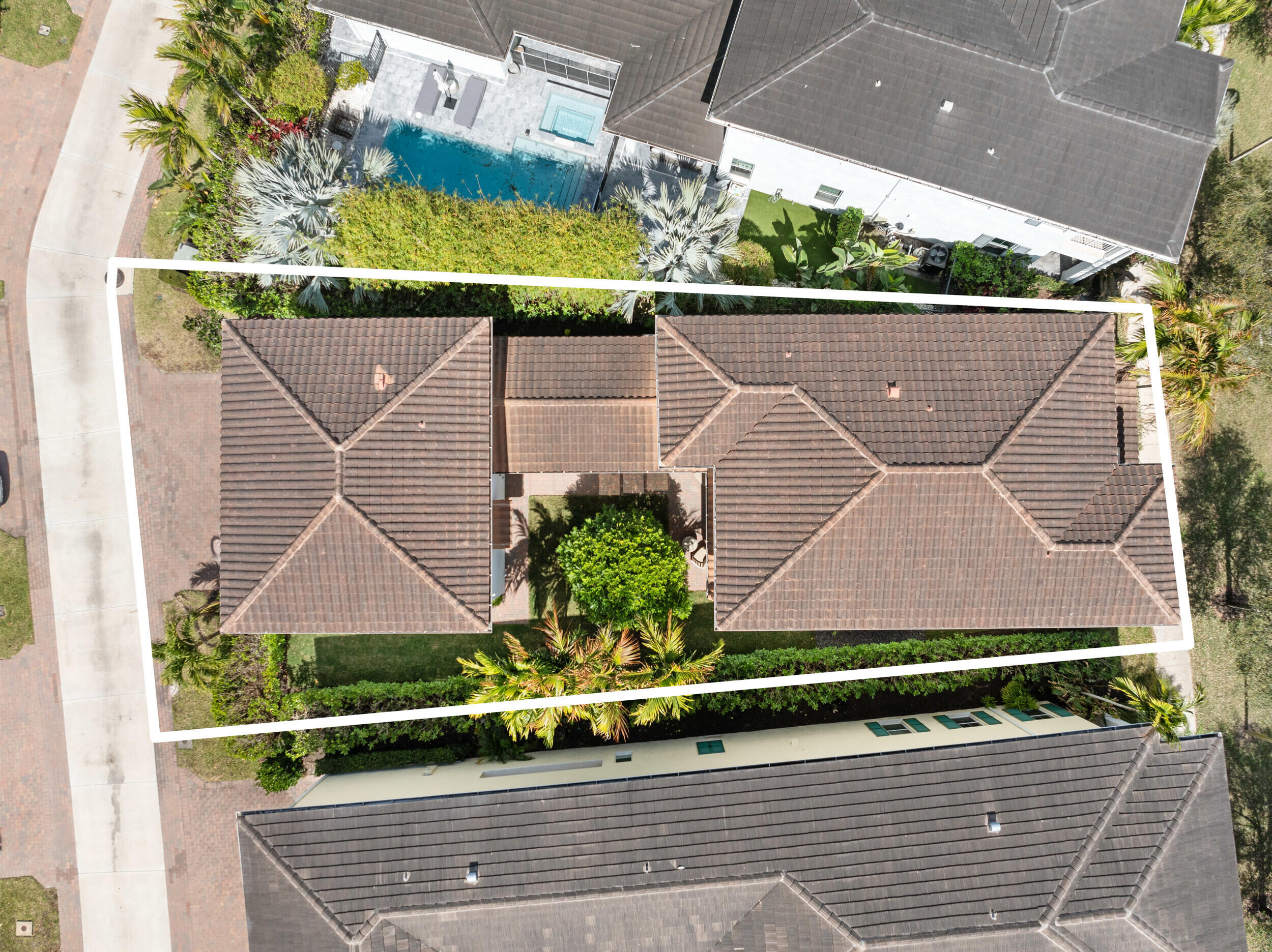 2093 Dickens Terrace