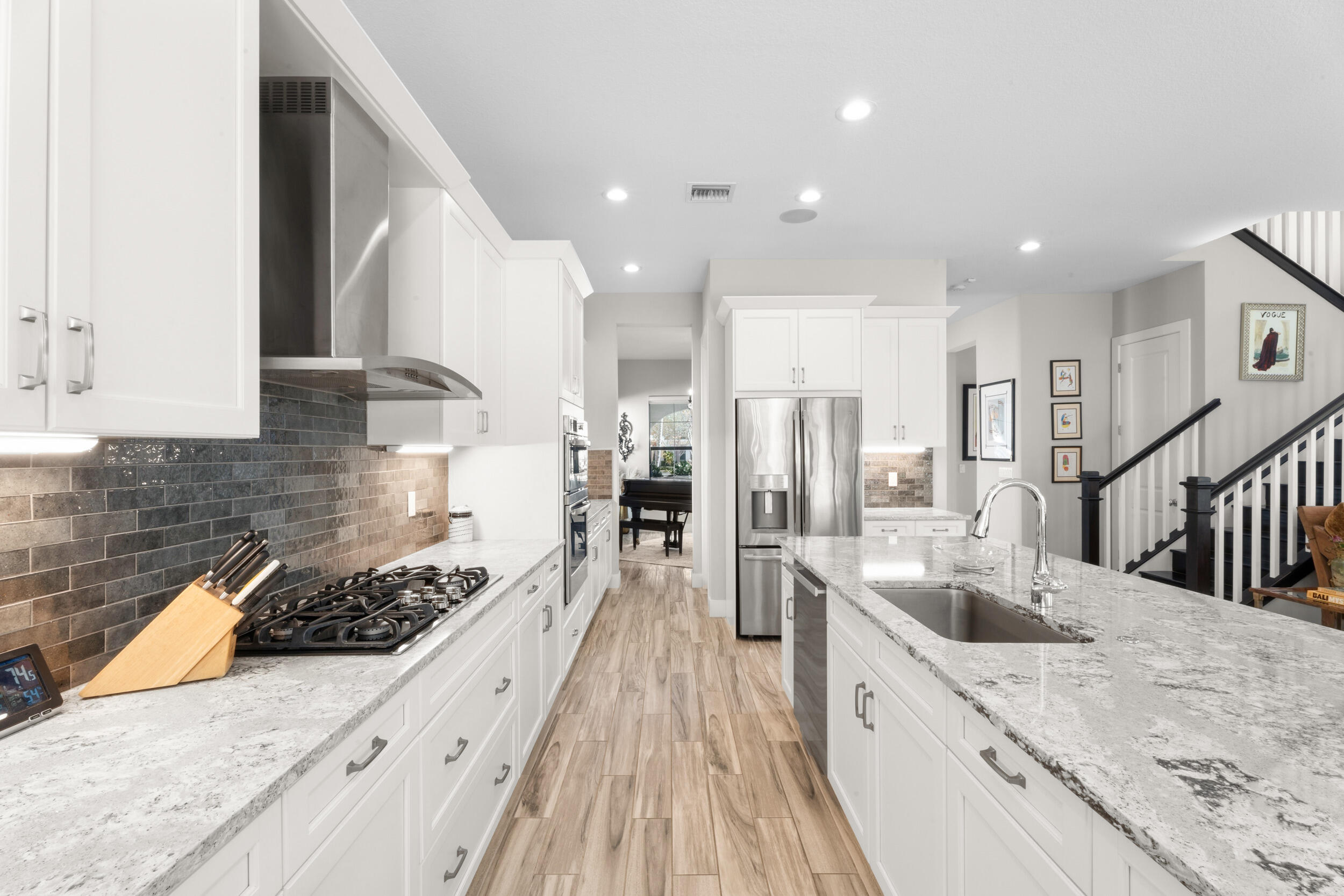 2093 Dickens Terrace