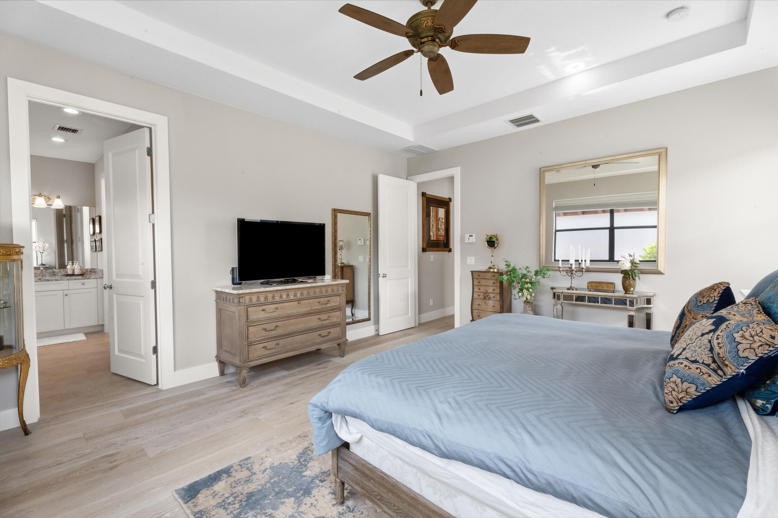 2093 Dickens Terrace