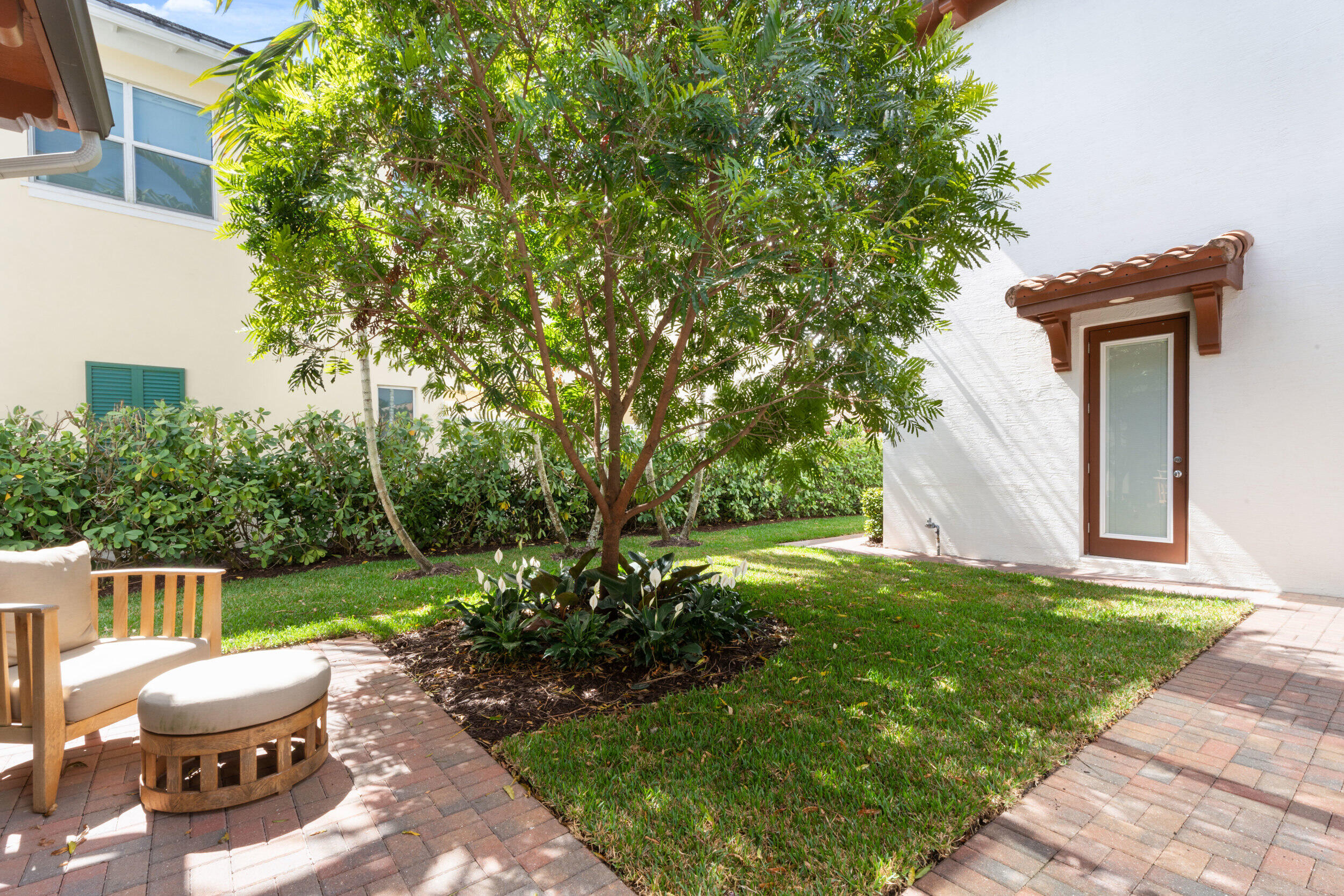 2093 Dickens Terrace