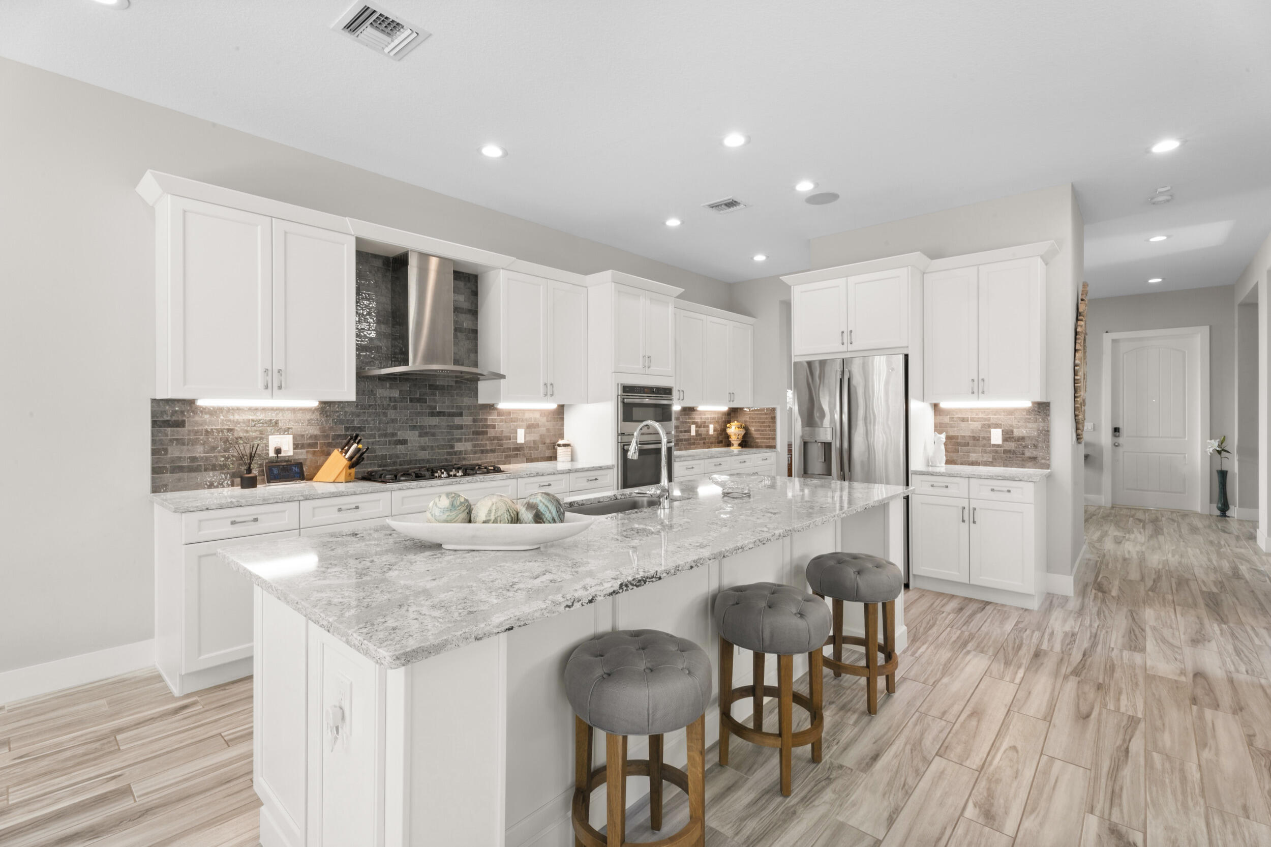 2093 Dickens Terrace