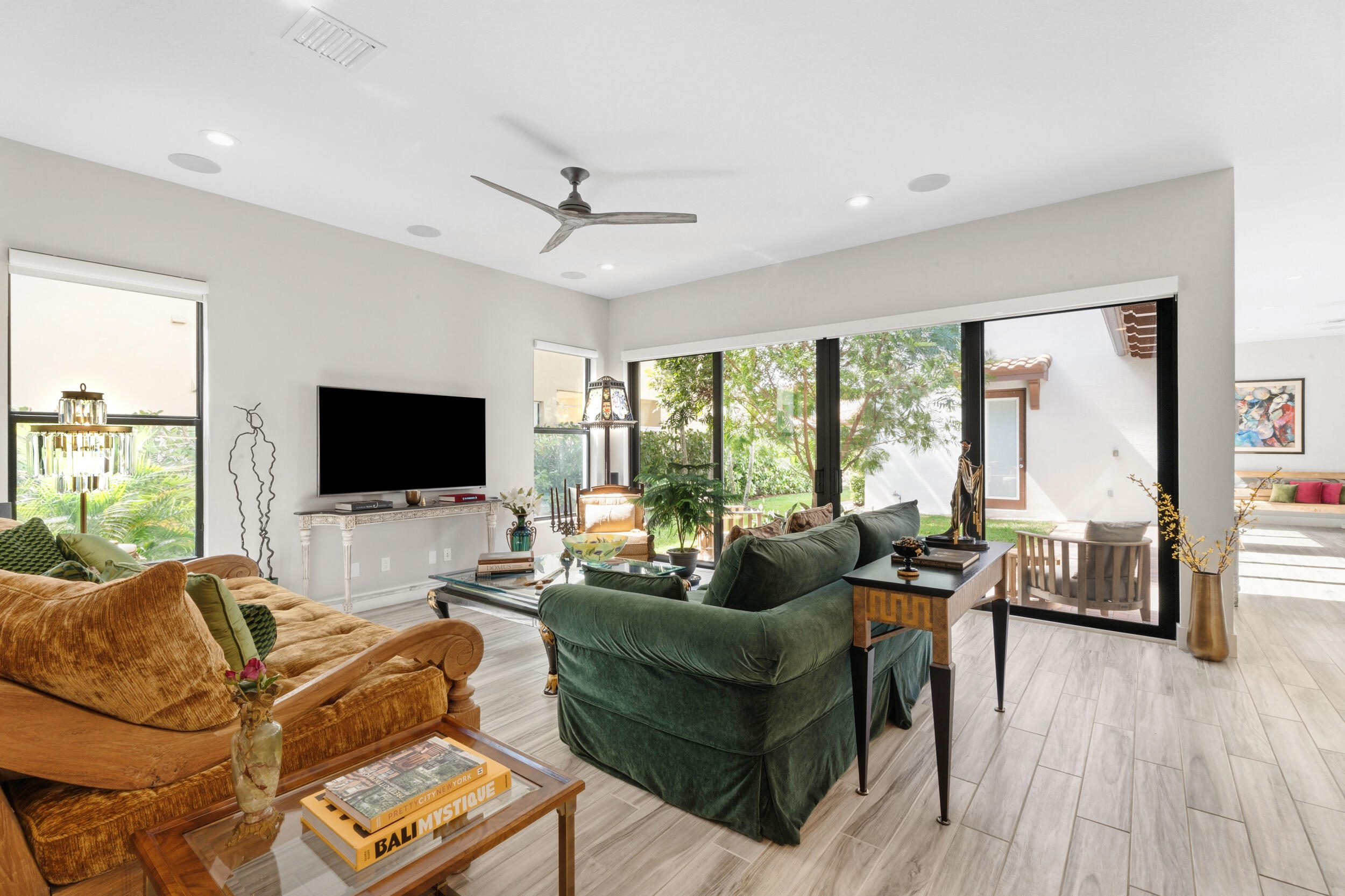 2093 Dickens Terrace