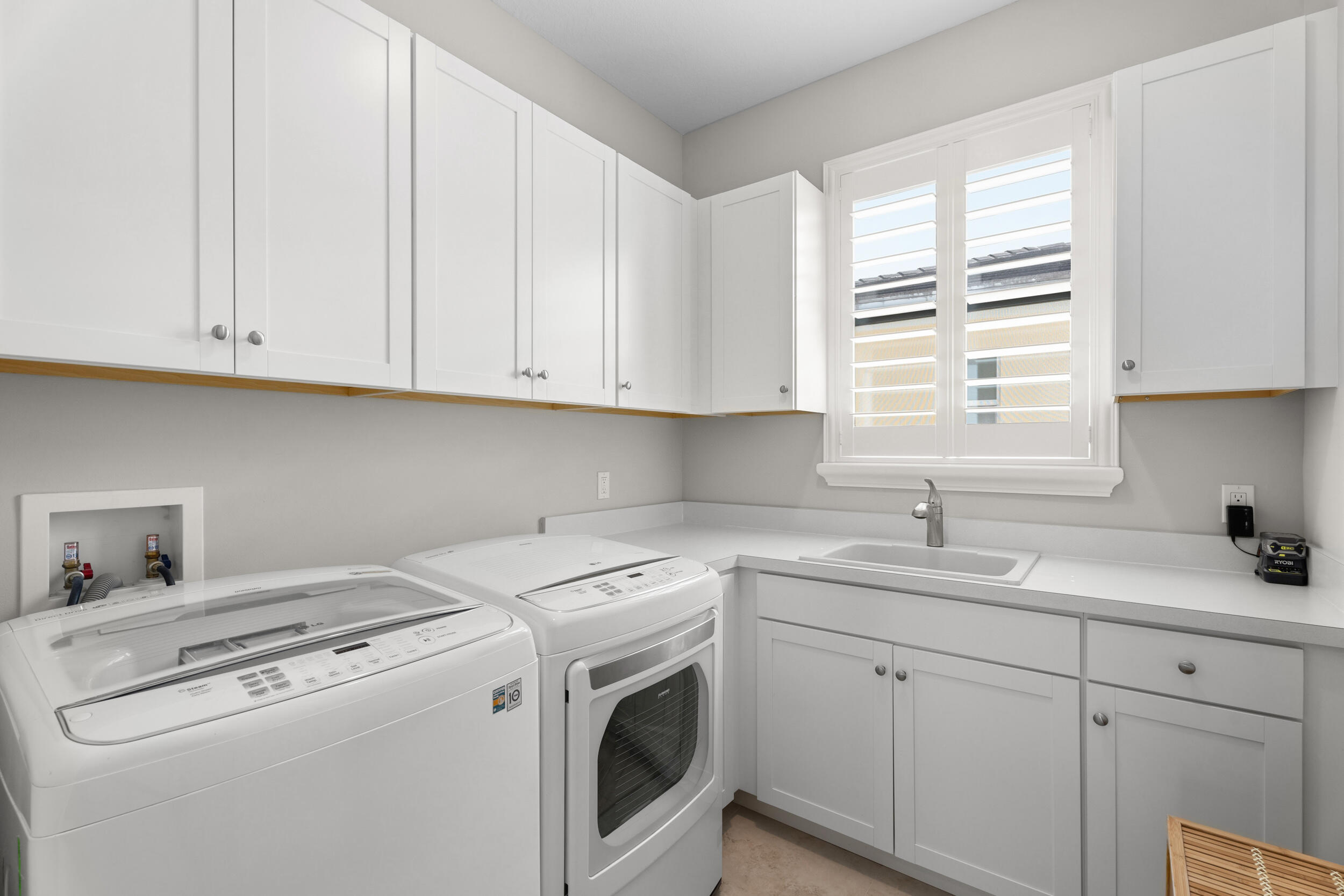 2093 Dickens Terrace