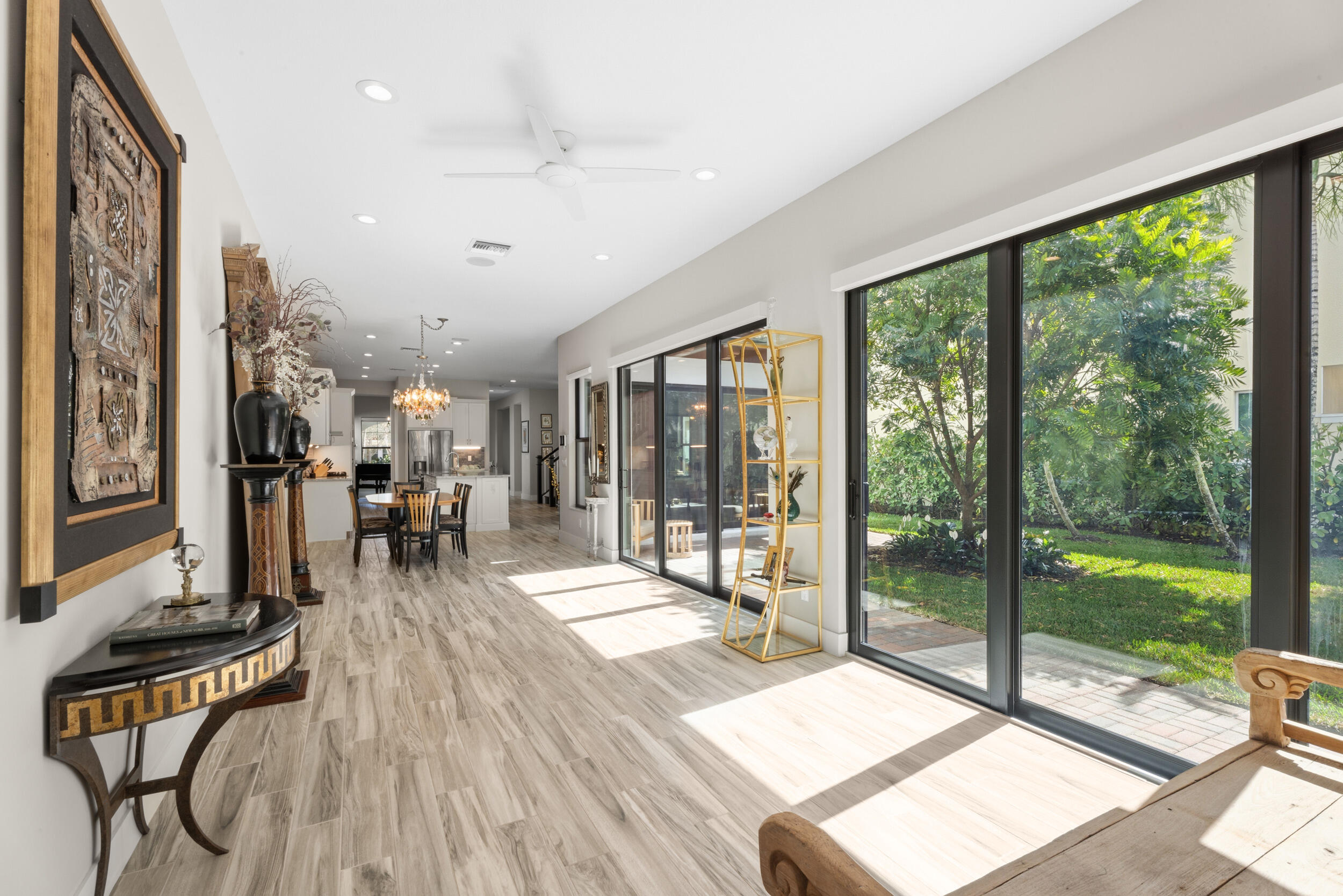 2093 Dickens Terrace