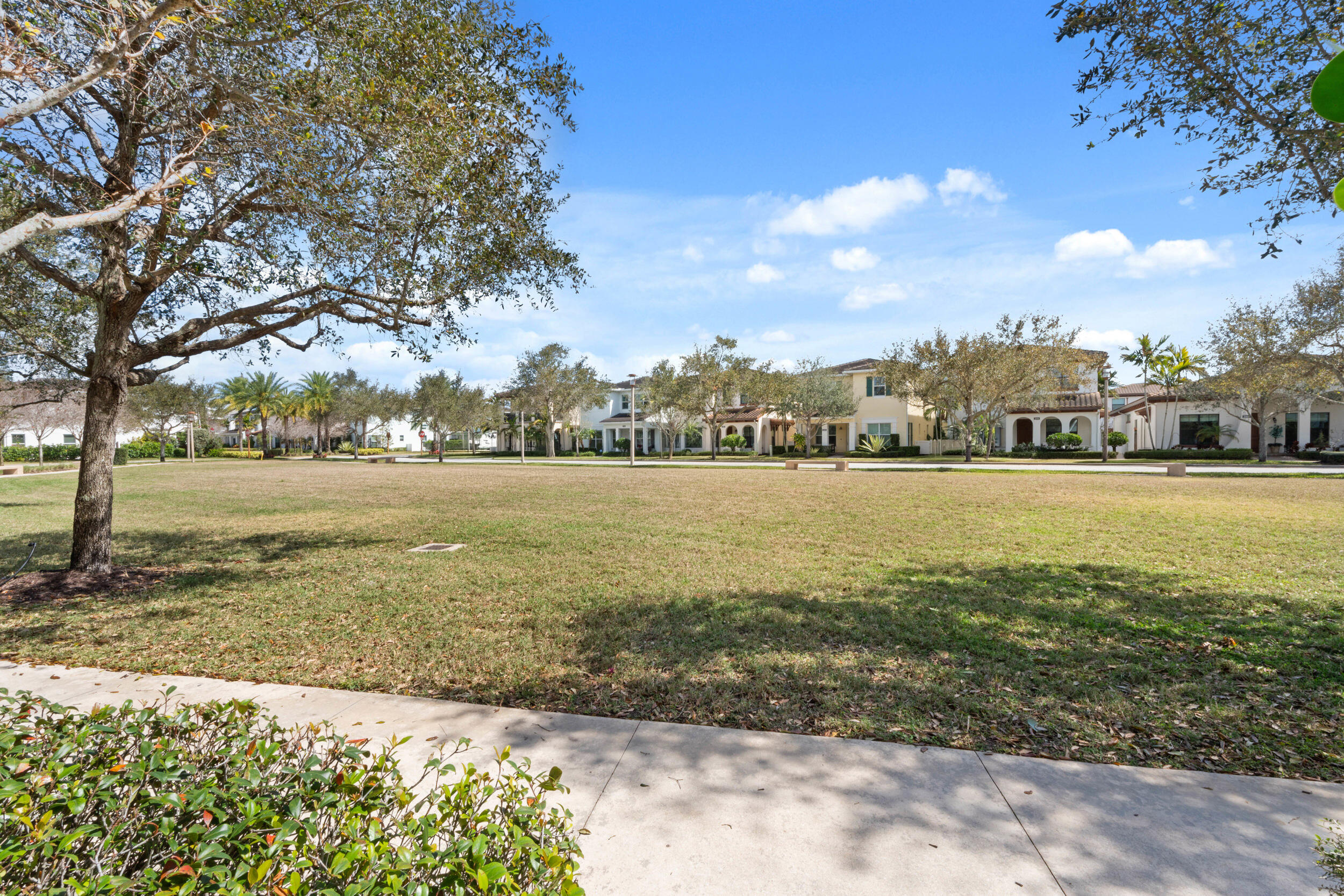 2093 Dickens Terrace