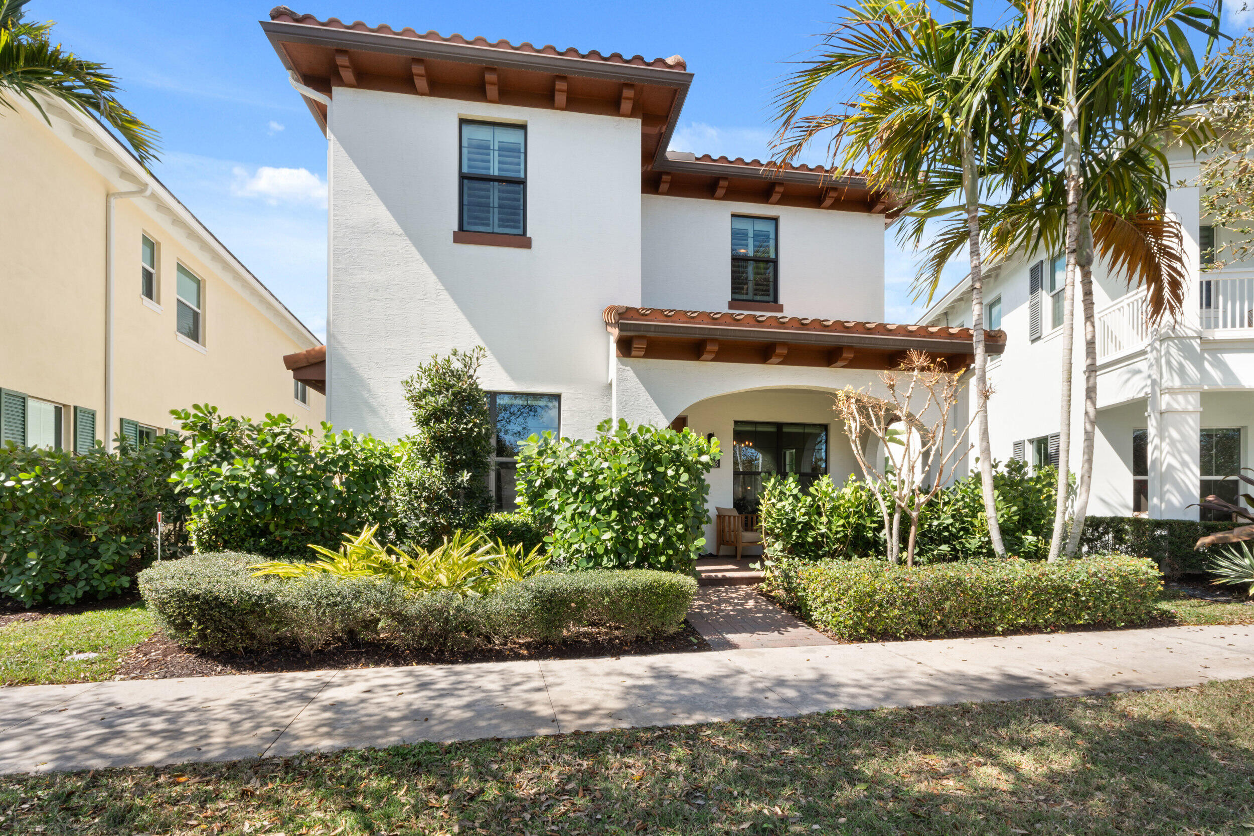 2093 Dickens Terrace