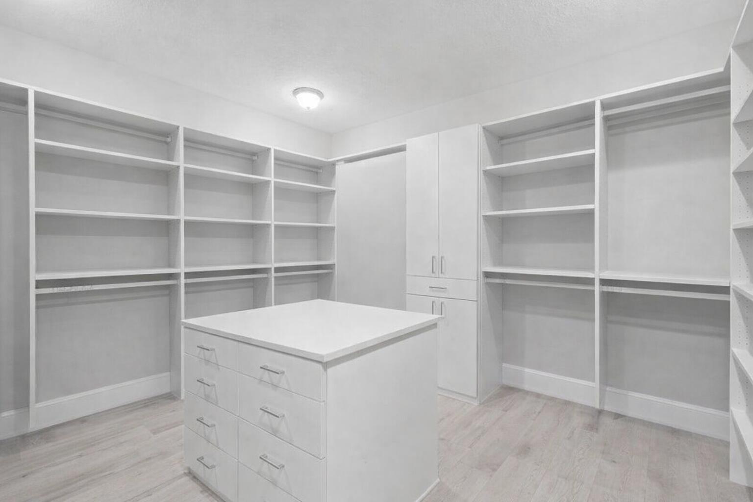 2093 Dickens Terrace