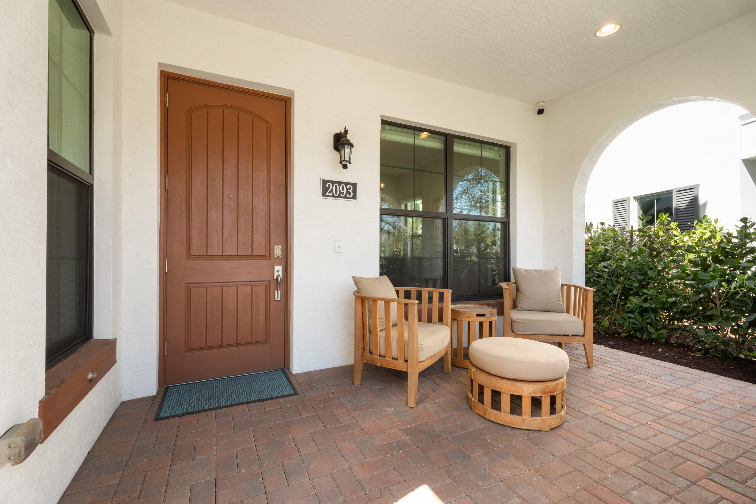 2093 Dickens Terrace