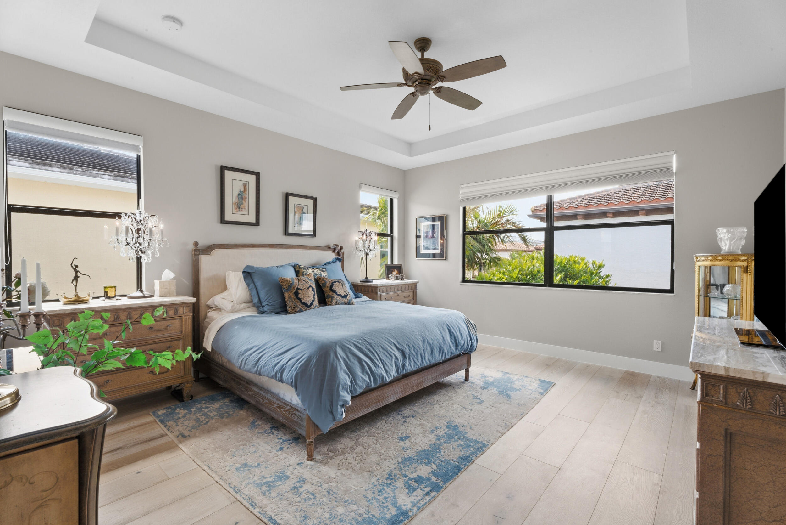 2093 Dickens Terrace