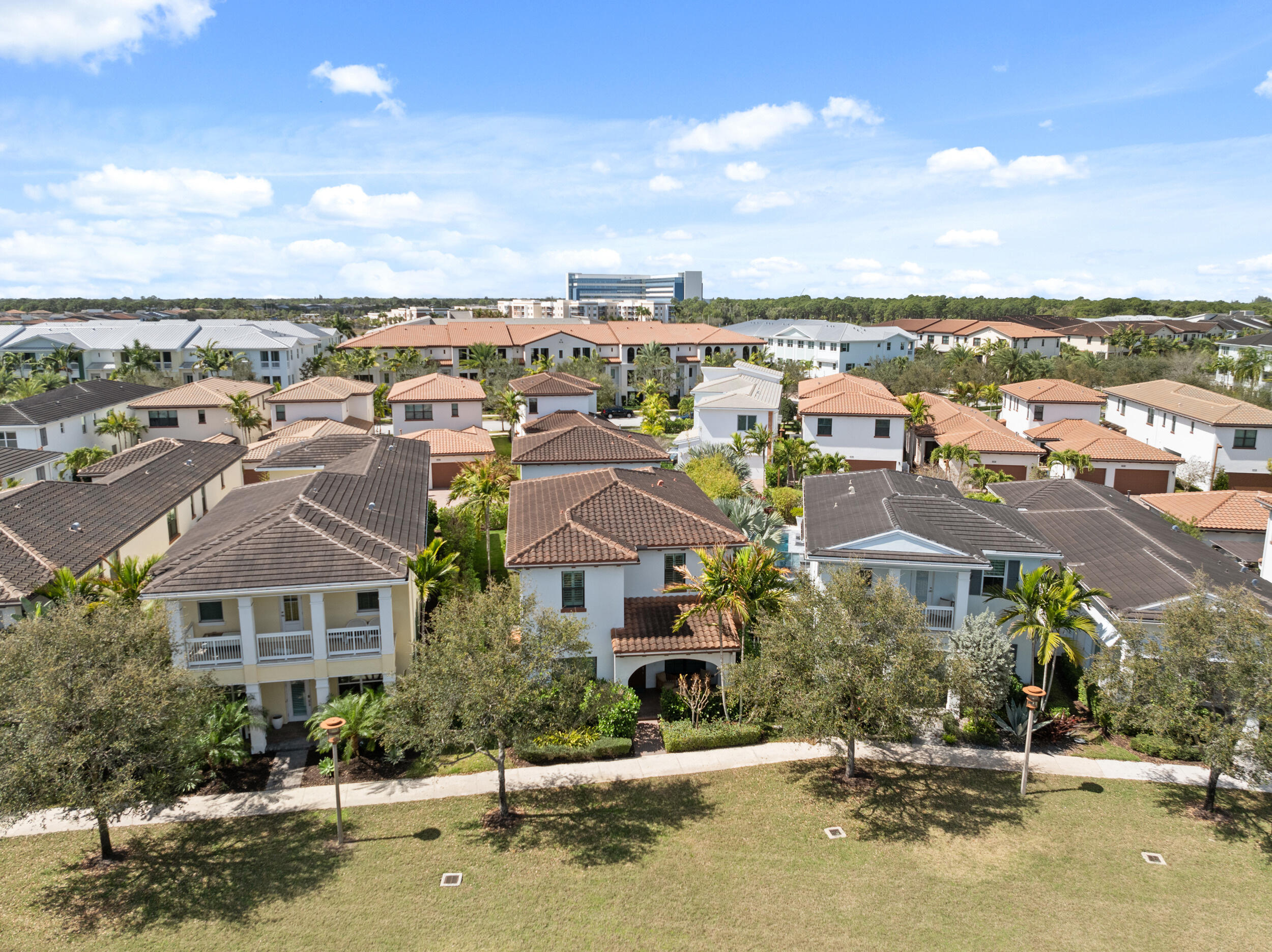 2093 Dickens Terrace