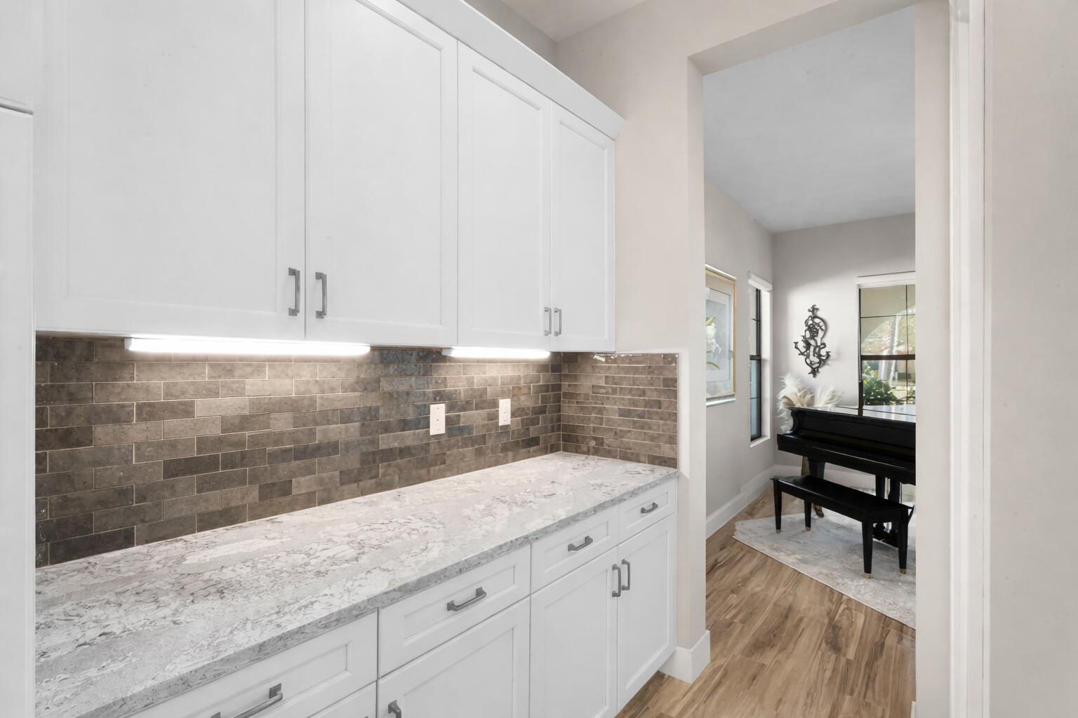 2093 Dickens Terrace