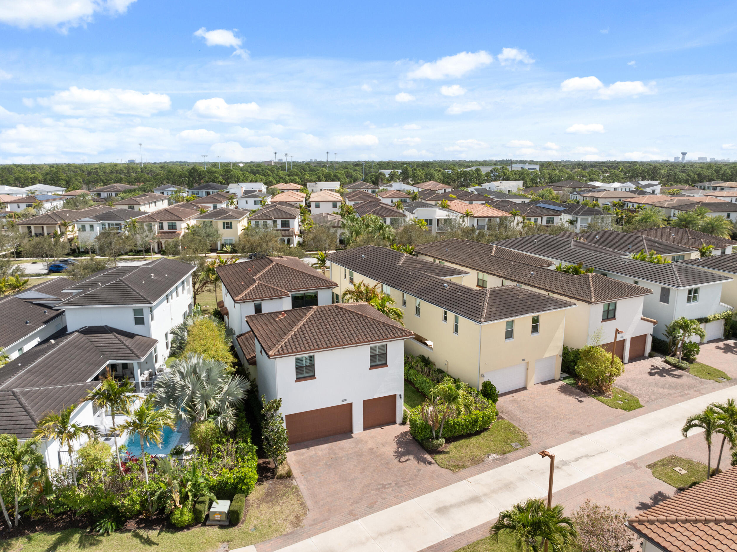 2093 Dickens Terrace